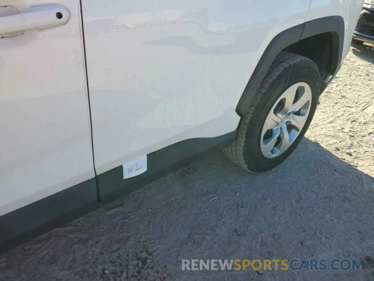 13 Photograph of a damaged car 2T3H1RFV1KC031300 TOYOTA RAV4 2019