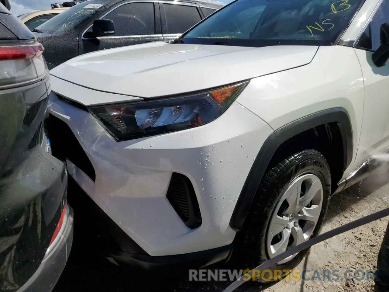 5 Photograph of a damaged car 2T3H1RFV1KC031300 TOYOTA RAV4 2019