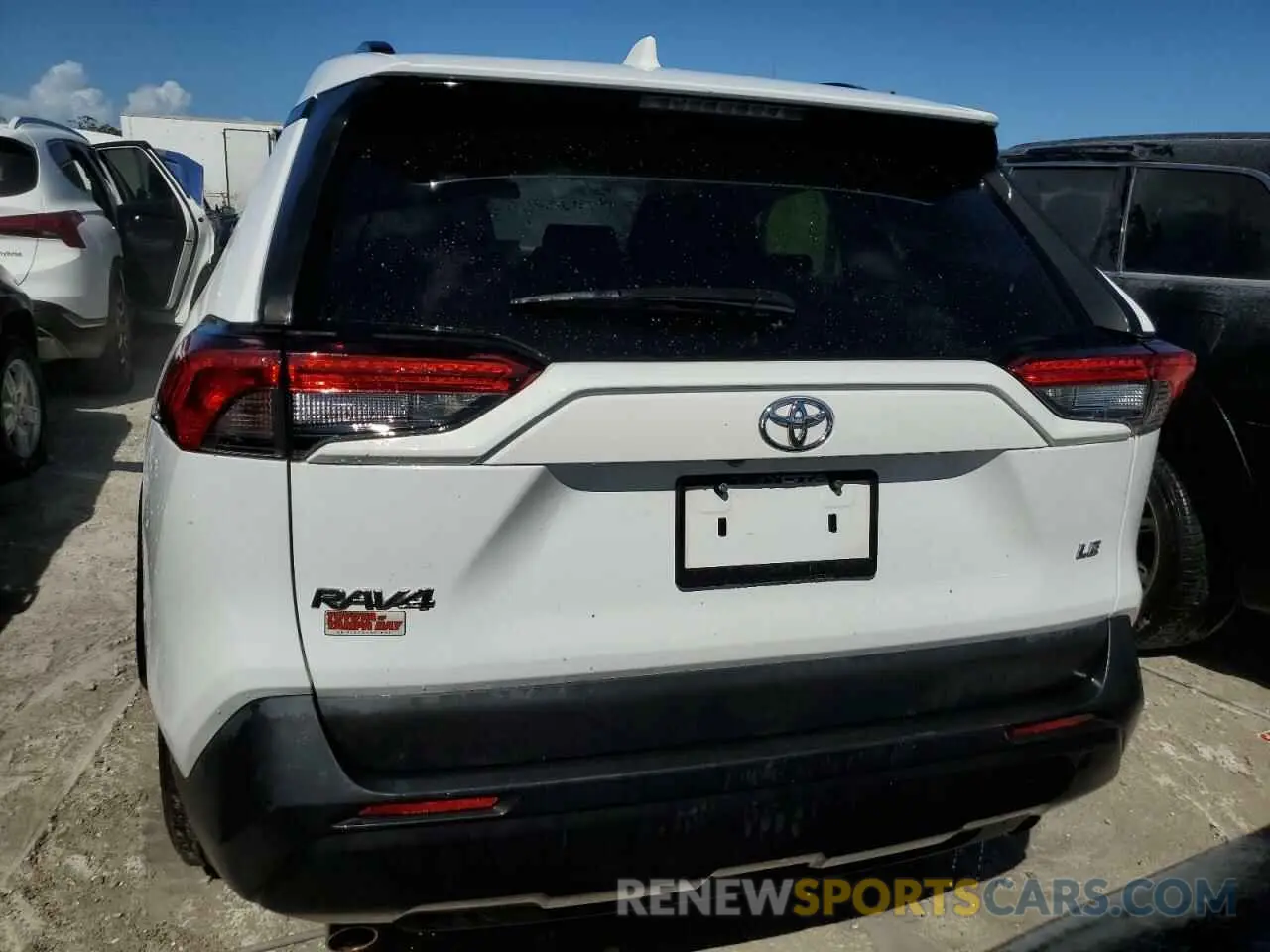 6 Photograph of a damaged car 2T3H1RFV1KC031300 TOYOTA RAV4 2019