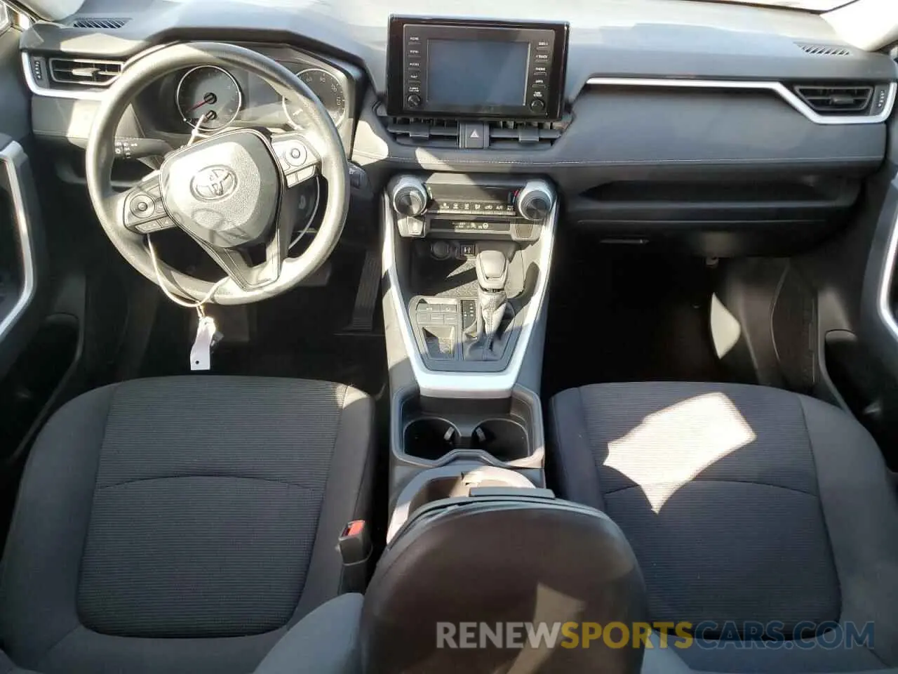 8 Photograph of a damaged car 2T3H1RFV1KC031300 TOYOTA RAV4 2019
