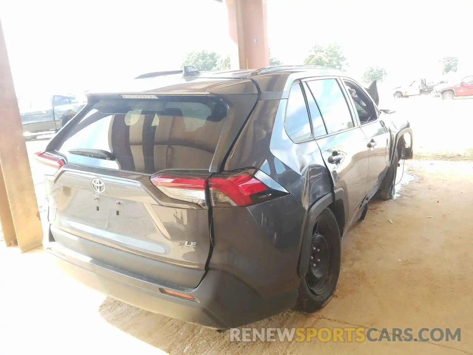 4 Photograph of a damaged car 2T3H1RFV1KW008842 TOYOTA RAV4 2019