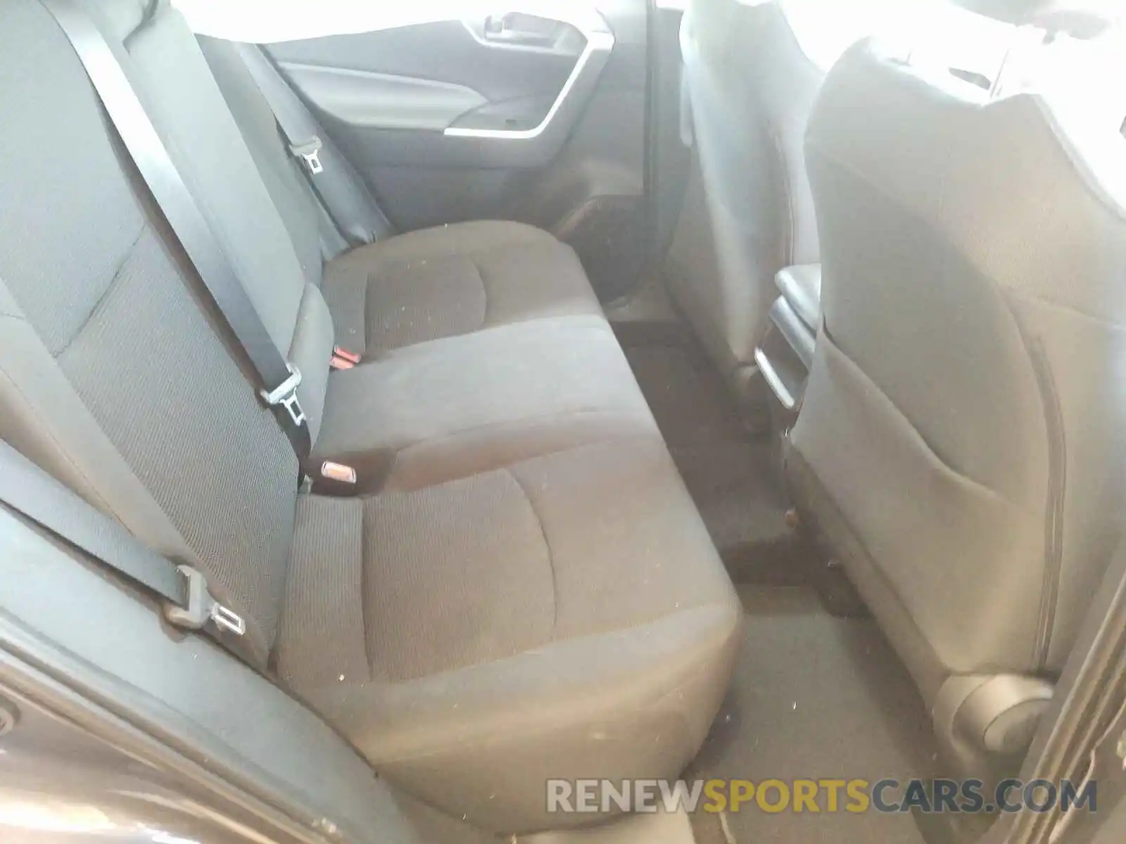 6 Photograph of a damaged car 2T3H1RFV1KW008842 TOYOTA RAV4 2019