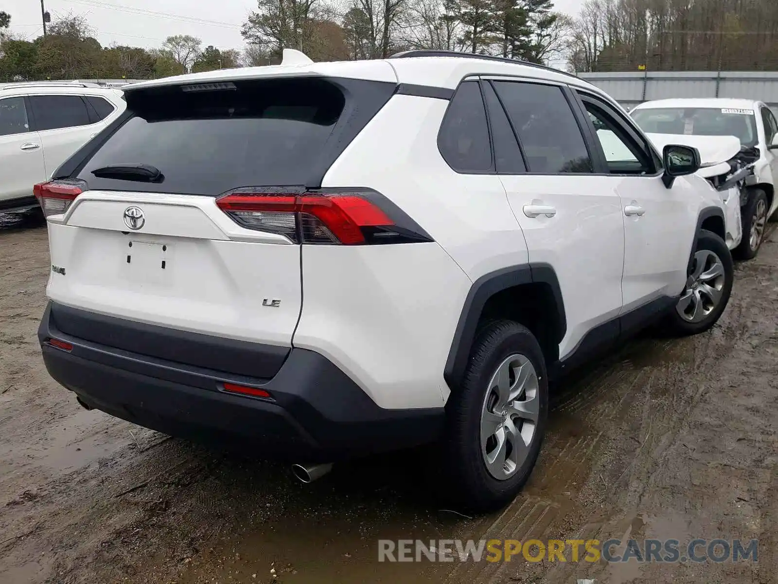 4 Photograph of a damaged car 2T3H1RFV1KW015256 TOYOTA RAV4 2019