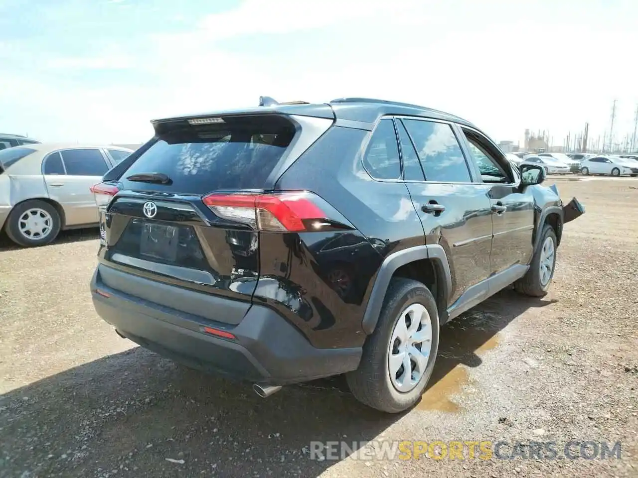 4 Photograph of a damaged car 2T3H1RFV1KW018738 TOYOTA RAV4 2019