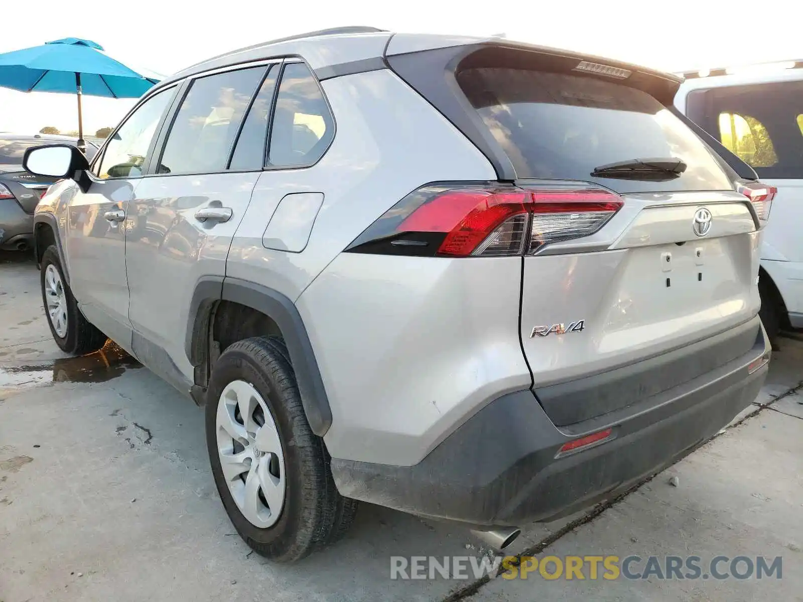 3 Photograph of a damaged car 2T3H1RFV1KW030792 TOYOTA RAV4 2019