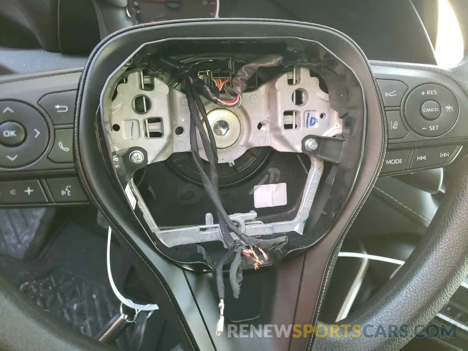 9 Photograph of a damaged car 2T3H1RFV1KW030792 TOYOTA RAV4 2019