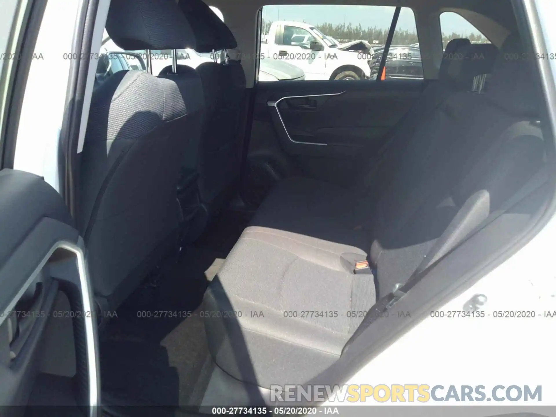 8 Photograph of a damaged car 2T3H1RFV1KW037290 TOYOTA RAV4 2019