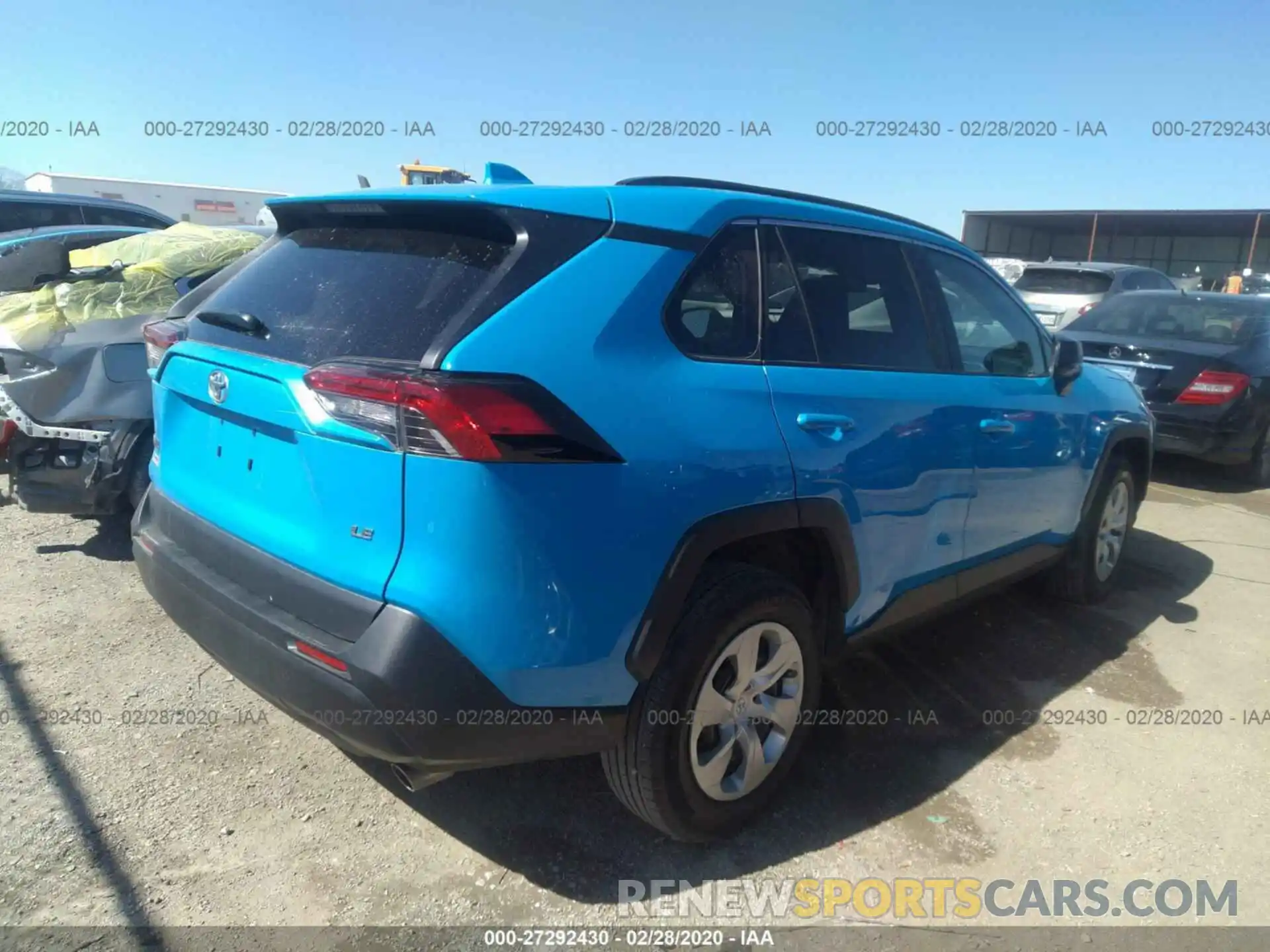 4 Photograph of a damaged car 2T3H1RFV1KW037872 TOYOTA RAV4 2019