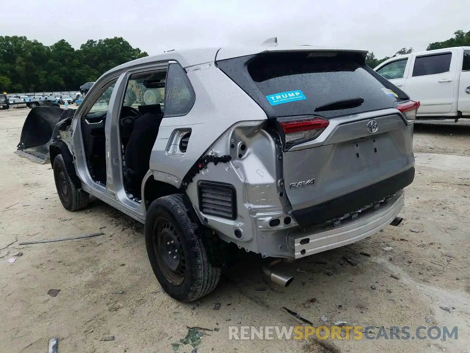 3 Photograph of a damaged car 2T3H1RFV1KW040576 TOYOTA RAV4 2019