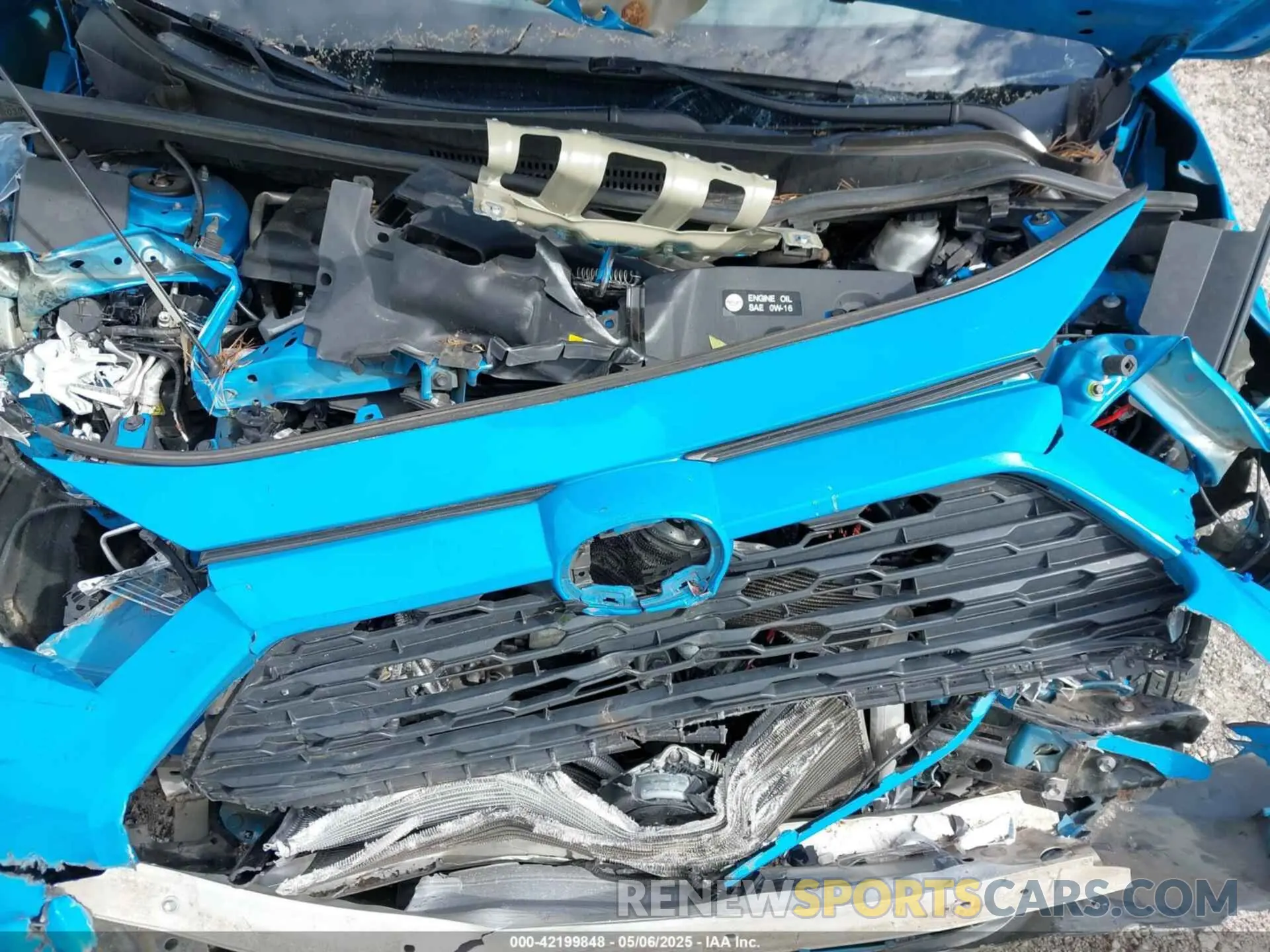 10 Photograph of a damaged car 2T3H1RFV1KW041937 TOYOTA RAV4 2019