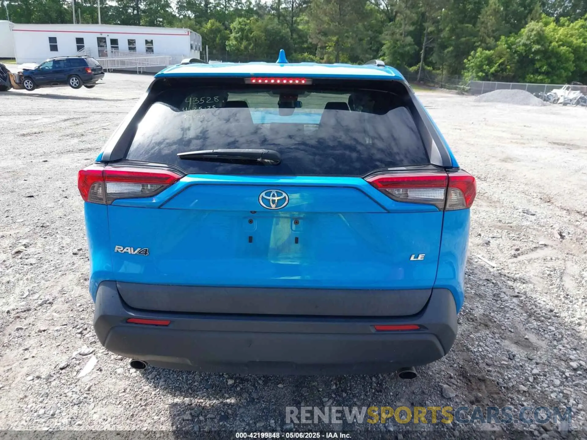 15 Photograph of a damaged car 2T3H1RFV1KW041937 TOYOTA RAV4 2019