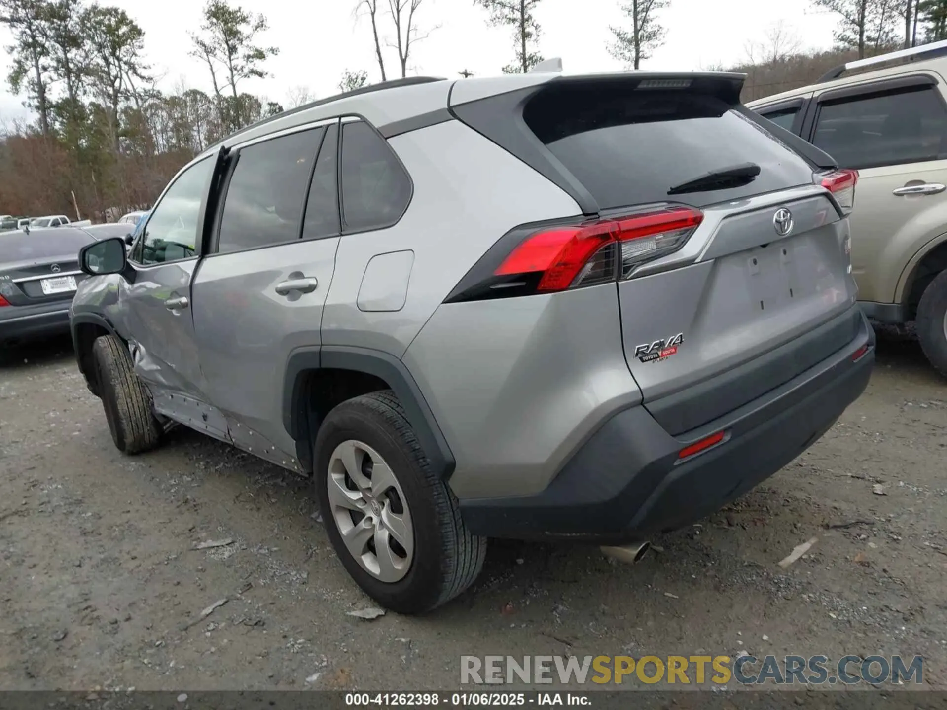 3 Photograph of a damaged car 2T3H1RFV1KW045387 TOYOTA RAV4 2019