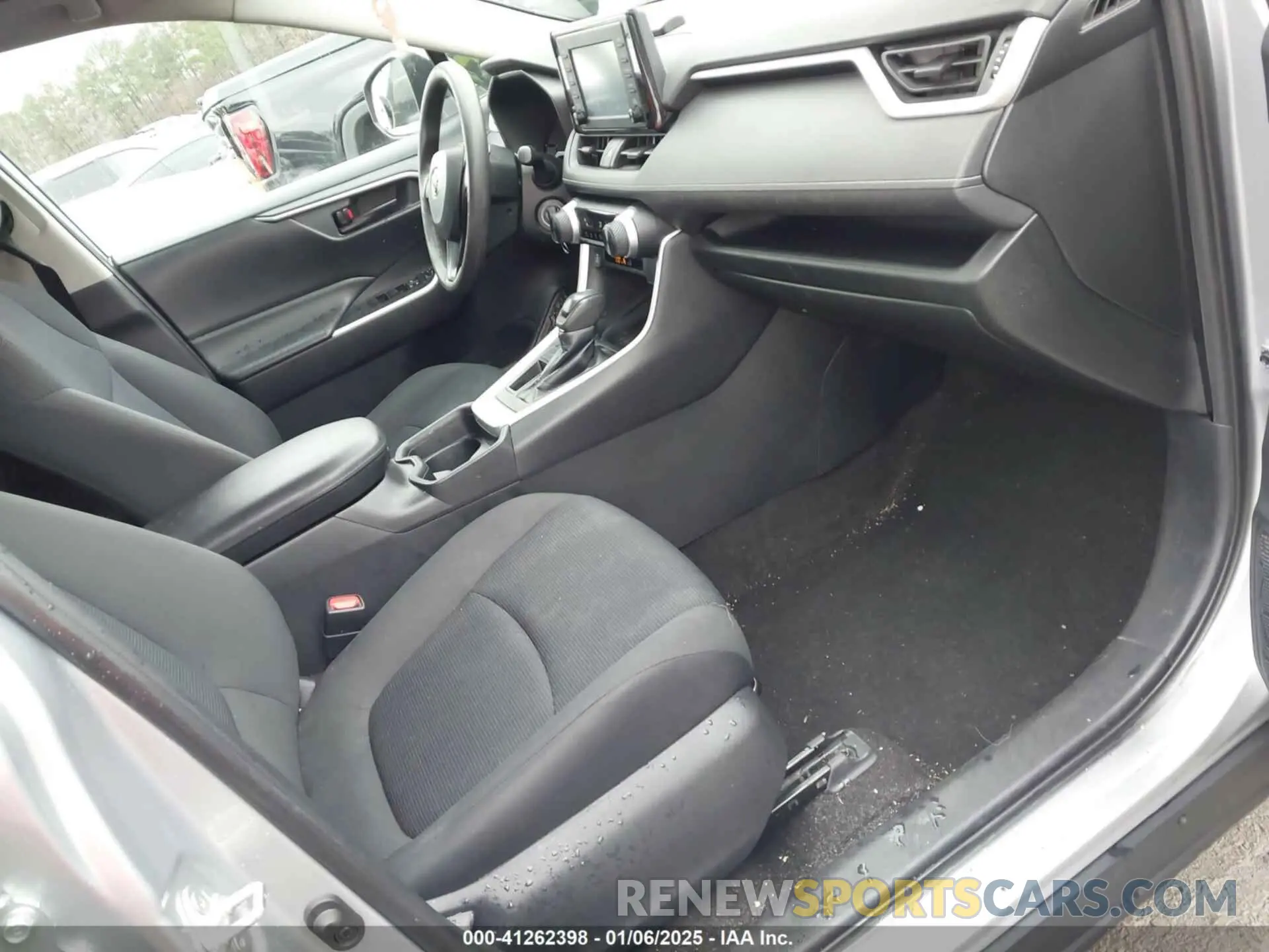 5 Photograph of a damaged car 2T3H1RFV1KW045387 TOYOTA RAV4 2019