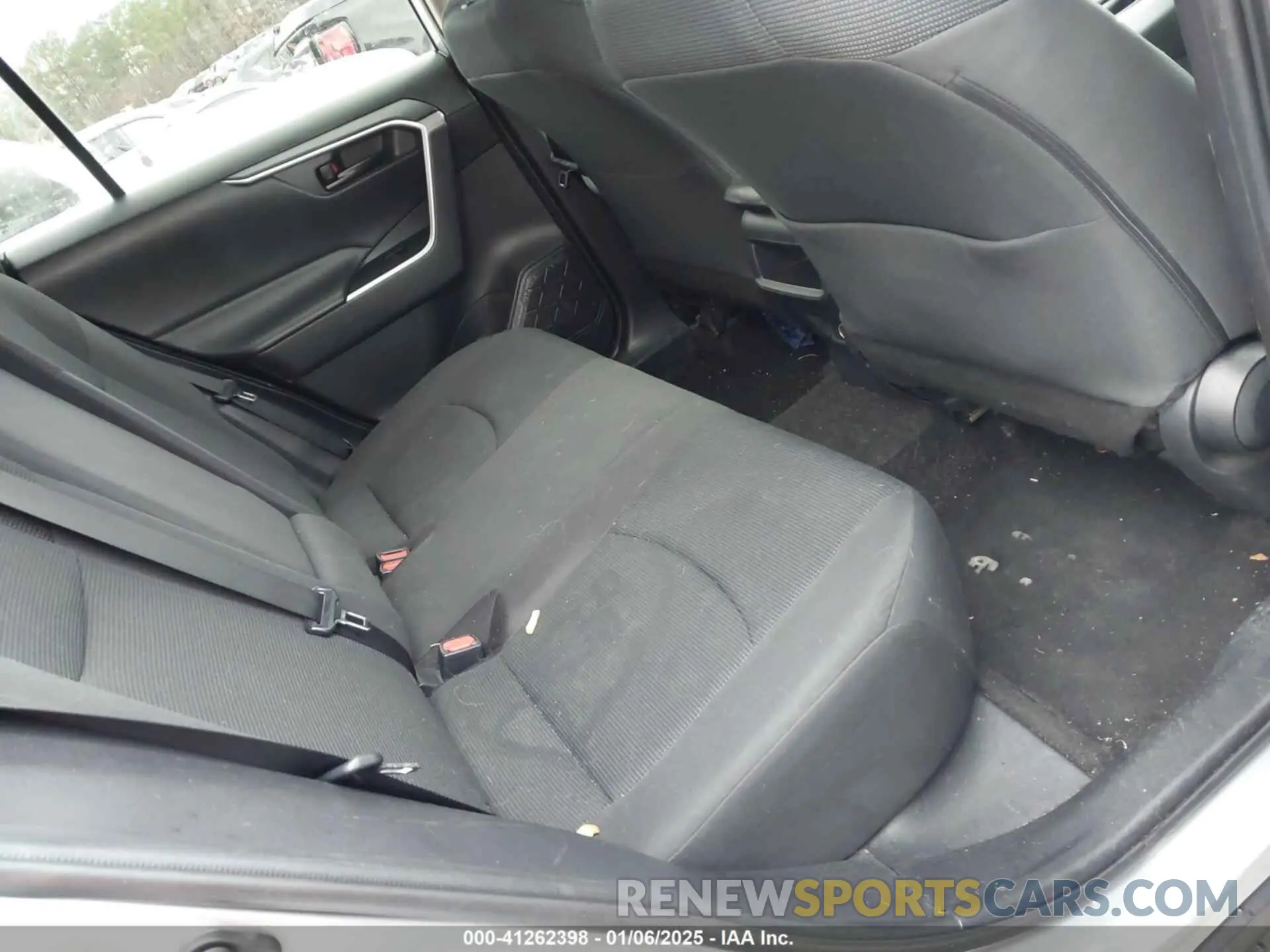 8 Photograph of a damaged car 2T3H1RFV1KW045387 TOYOTA RAV4 2019