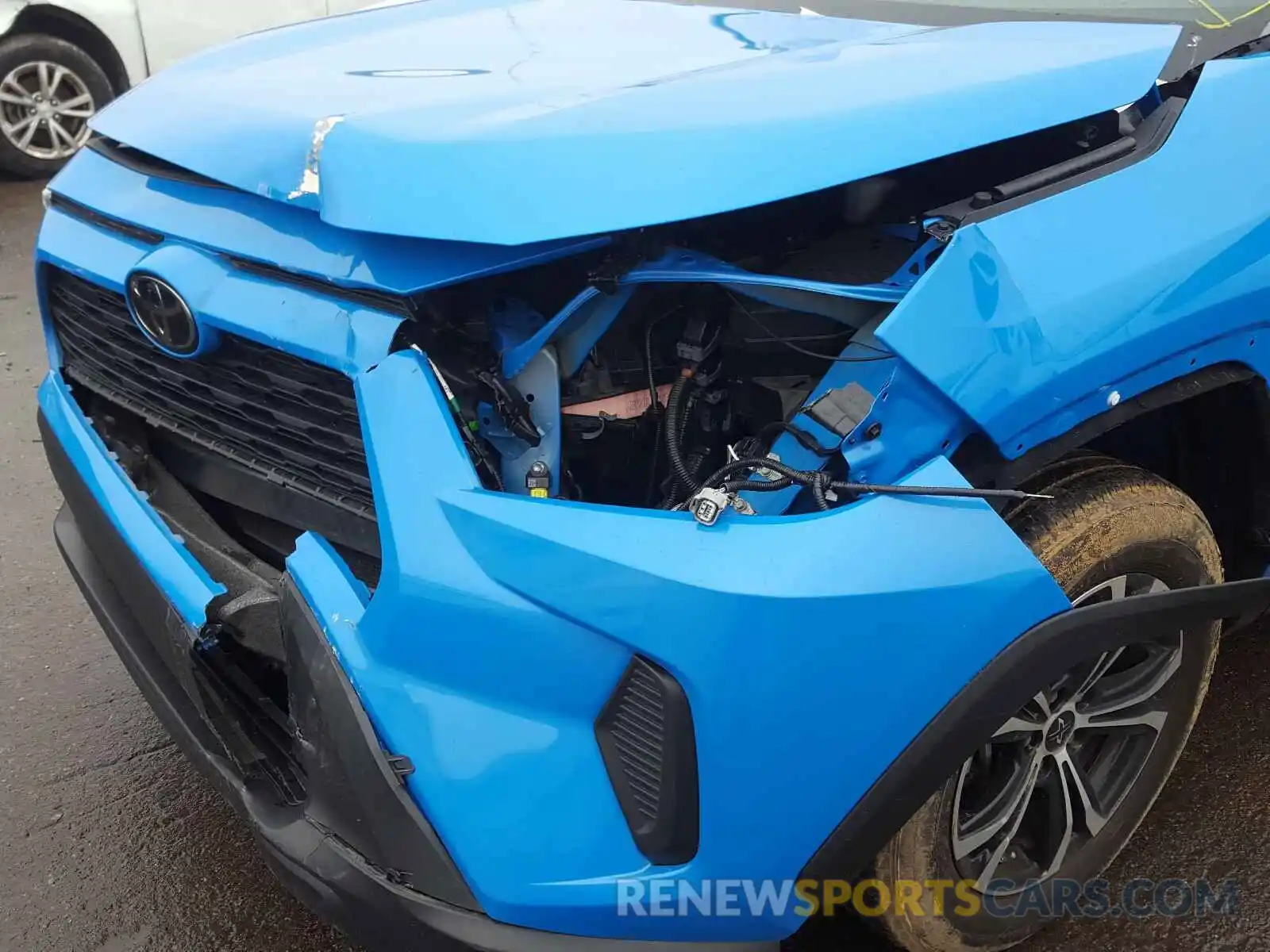 9 Photograph of a damaged car 2T3H1RFV1KW045549 TOYOTA RAV4 2019