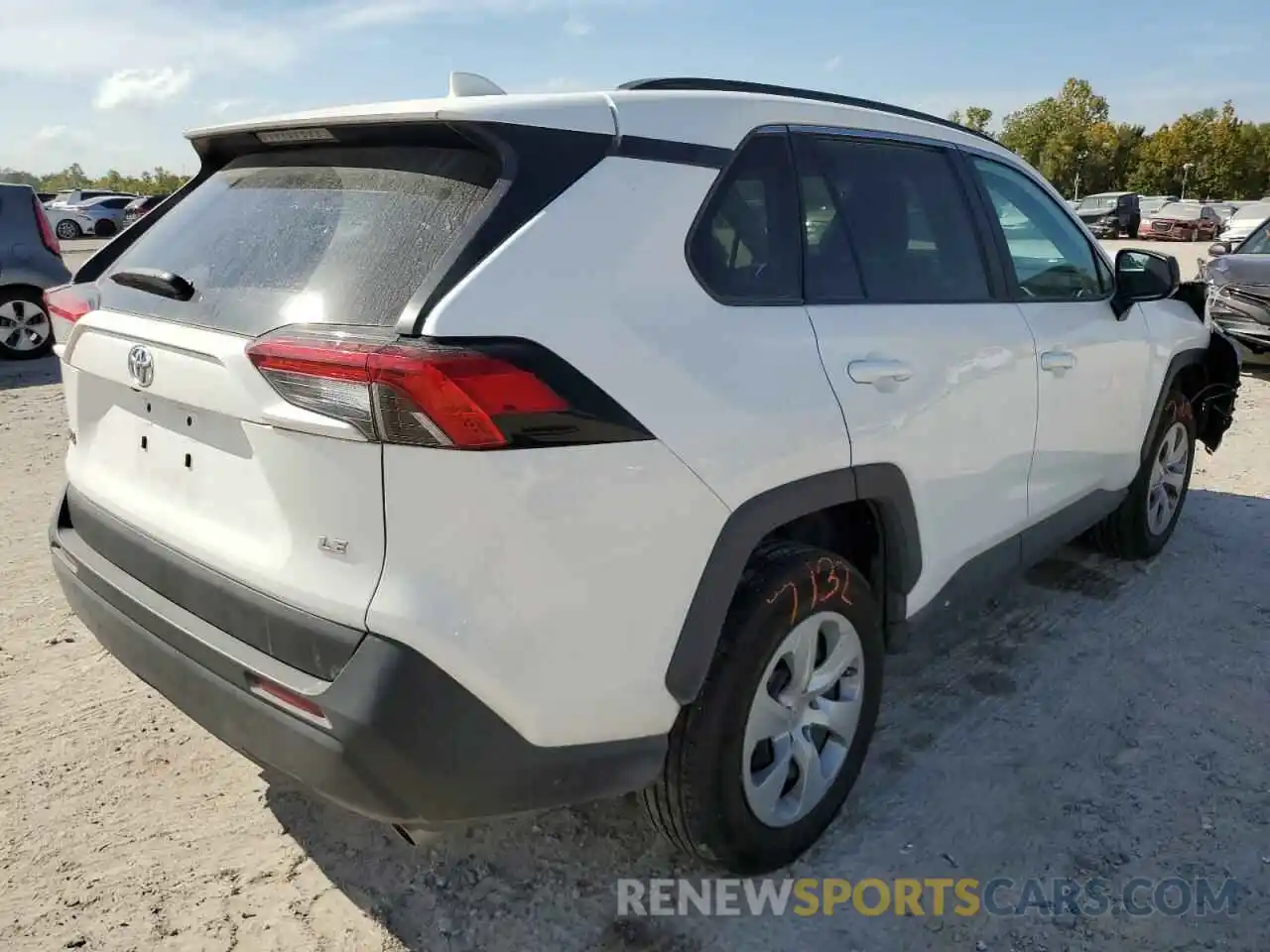 4 Photograph of a damaged car 2T3H1RFV1KW054719 TOYOTA RAV4 2019