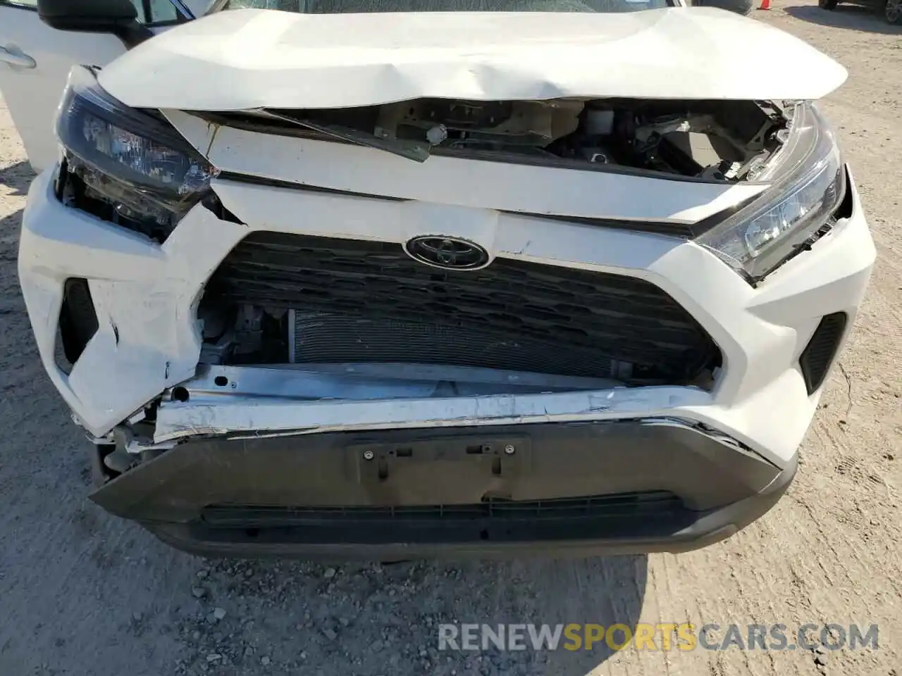 9 Photograph of a damaged car 2T3H1RFV1KW054719 TOYOTA RAV4 2019