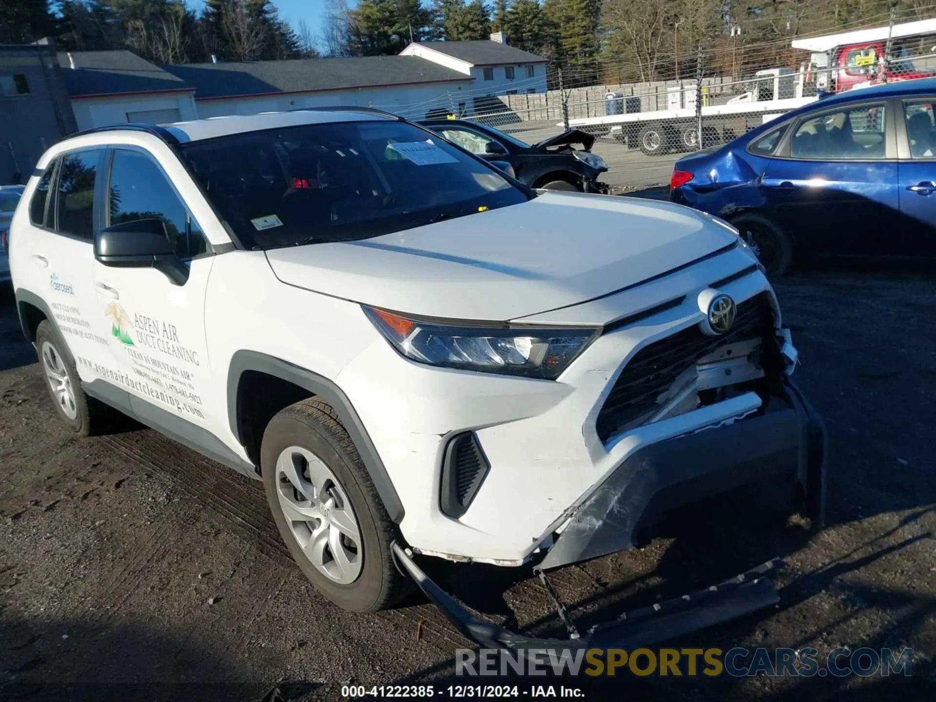 1 Photograph of a damaged car 2T3H1RFV1KW055286 TOYOTA RAV4 2019