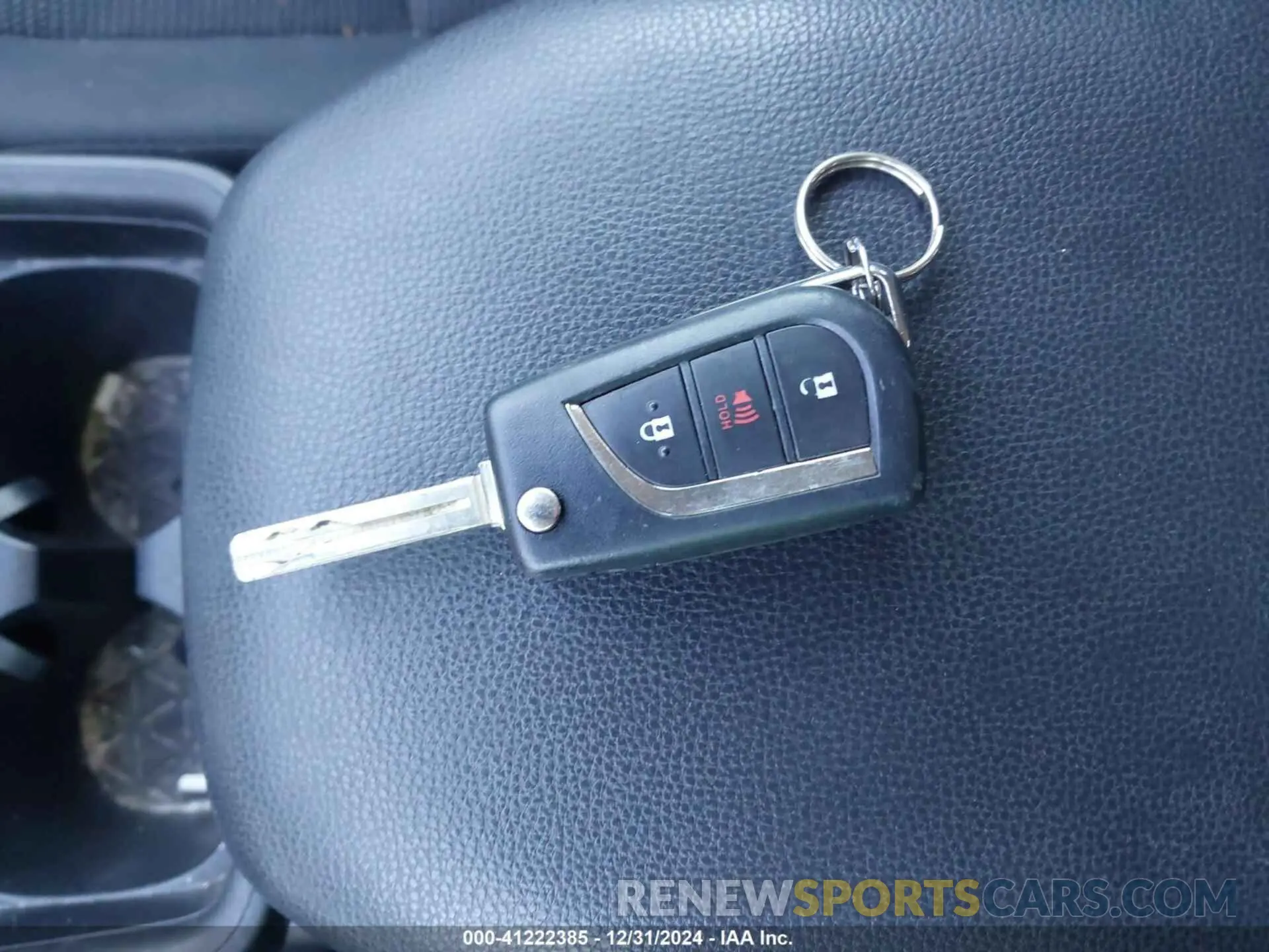 11 Photograph of a damaged car 2T3H1RFV1KW055286 TOYOTA RAV4 2019