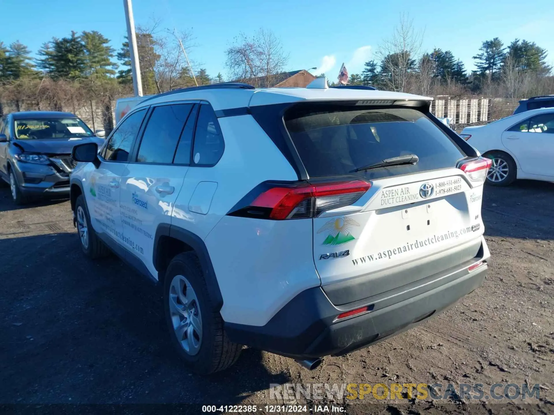 3 Photograph of a damaged car 2T3H1RFV1KW055286 TOYOTA RAV4 2019