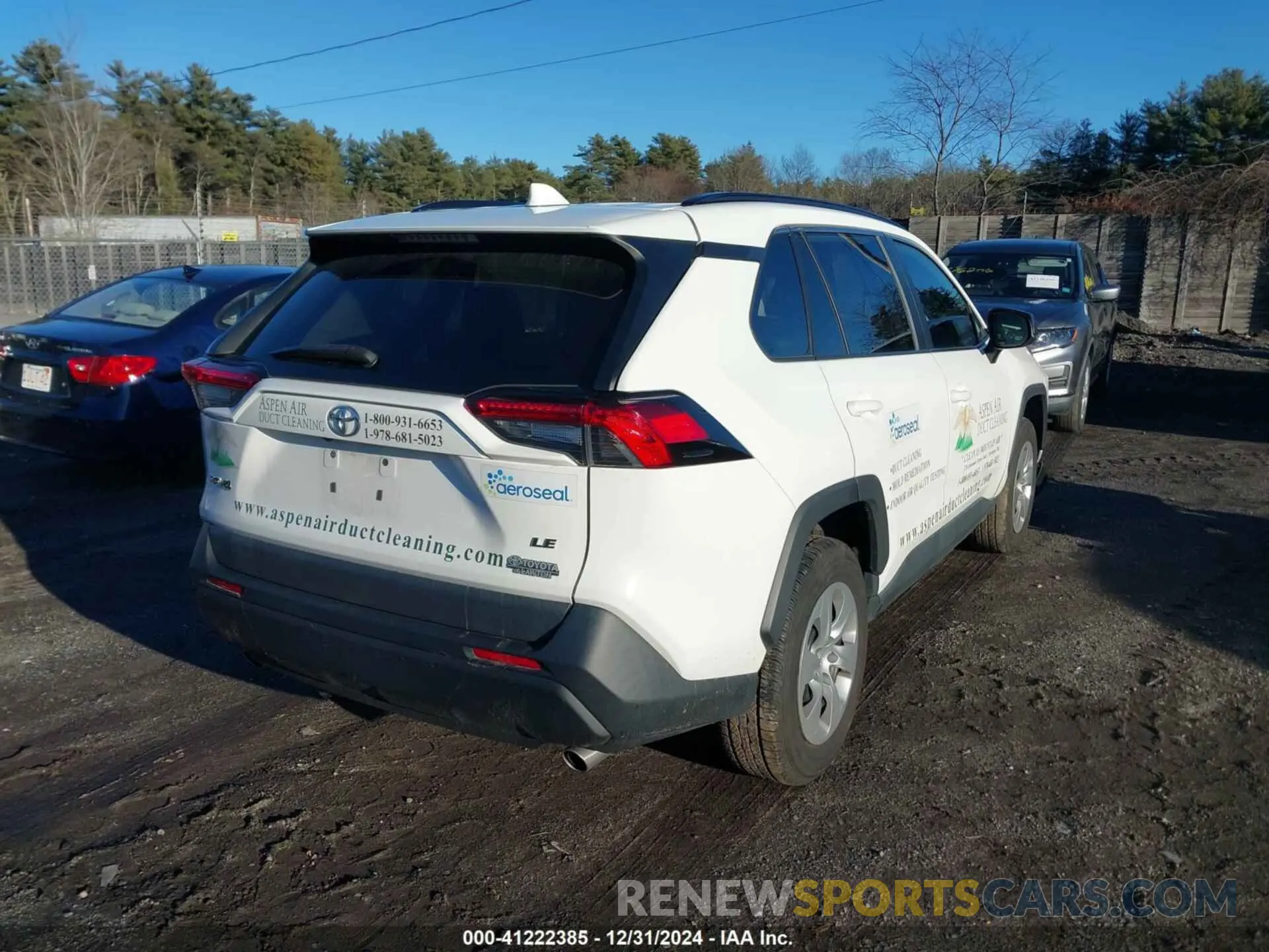 4 Photograph of a damaged car 2T3H1RFV1KW055286 TOYOTA RAV4 2019