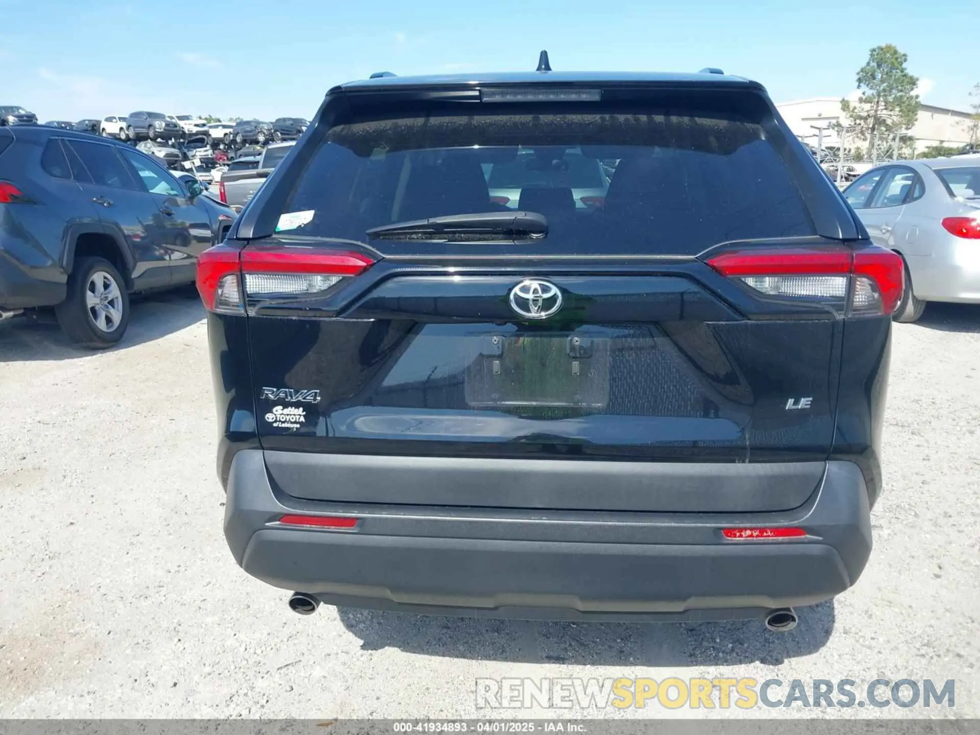 17 Photograph of a damaged car 2T3H1RFV2KC003604 TOYOTA RAV4 2019