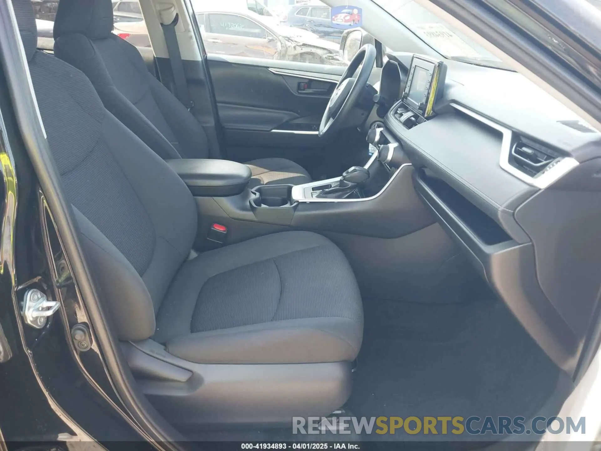 5 Photograph of a damaged car 2T3H1RFV2KC003604 TOYOTA RAV4 2019