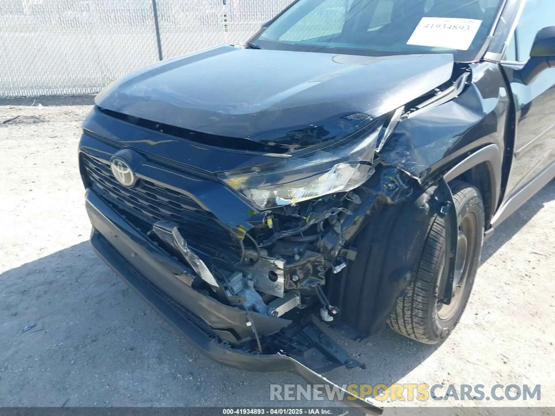 6 Photograph of a damaged car 2T3H1RFV2KC003604 TOYOTA RAV4 2019