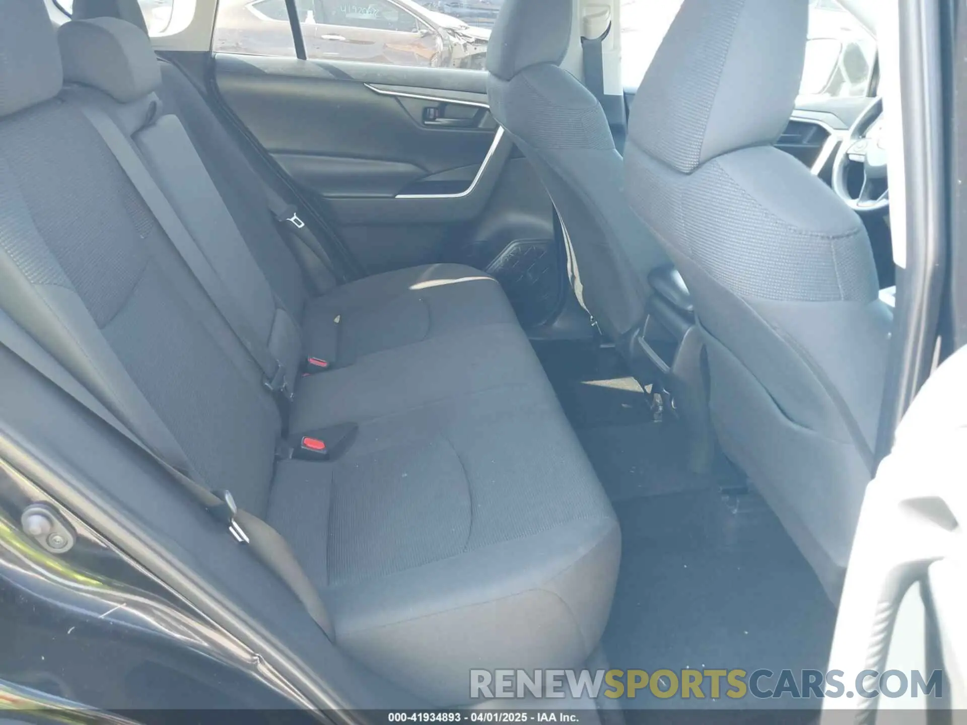 8 Photograph of a damaged car 2T3H1RFV2KC003604 TOYOTA RAV4 2019