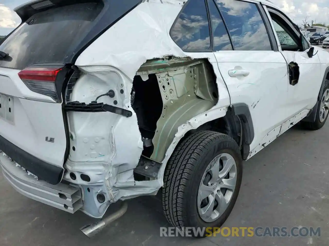 9 Photograph of a damaged car 2T3H1RFV2KC024968 TOYOTA RAV4 2019