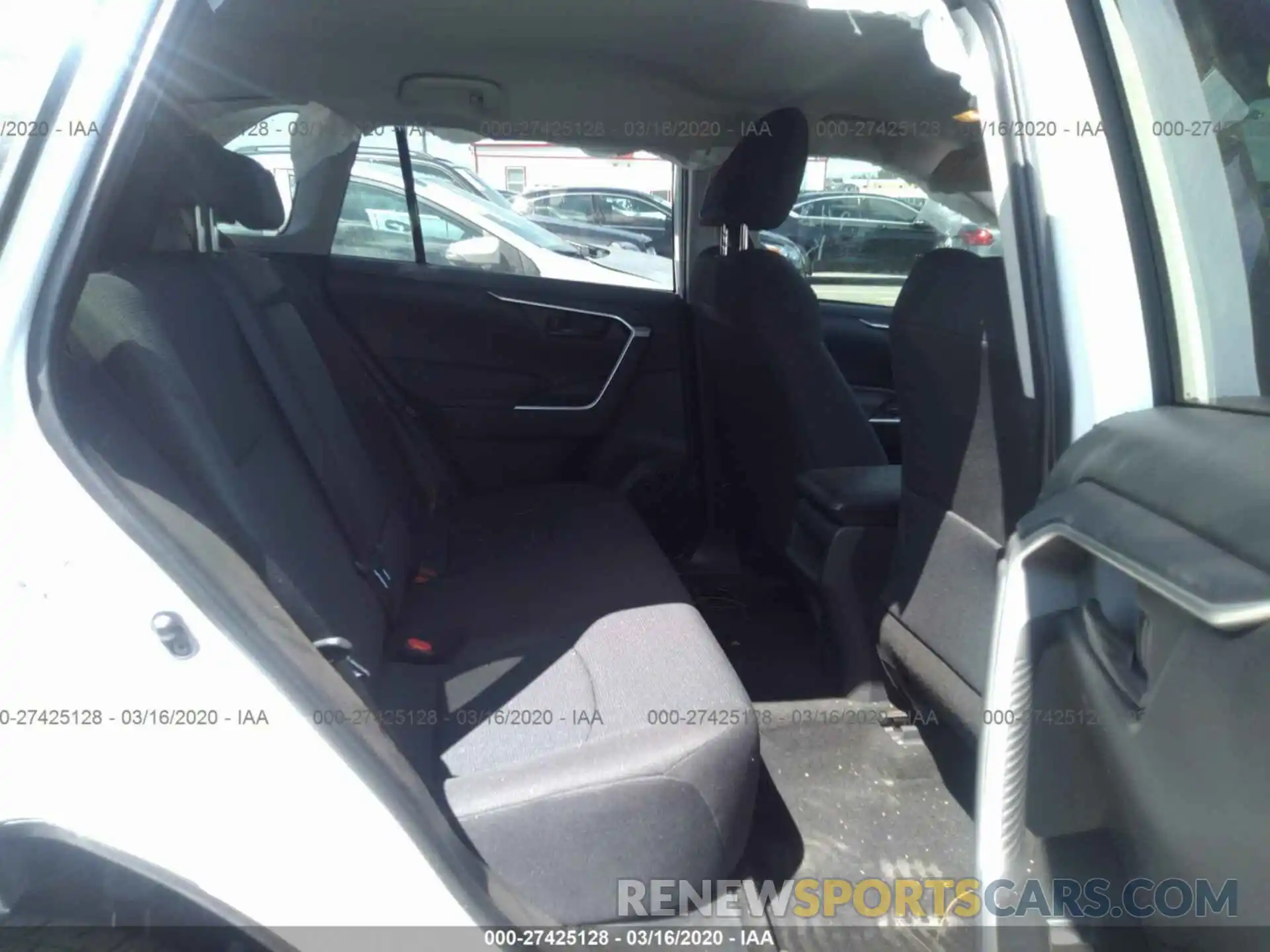 8 Photograph of a damaged car 2T3H1RFV2KC030320 TOYOTA RAV4 2019