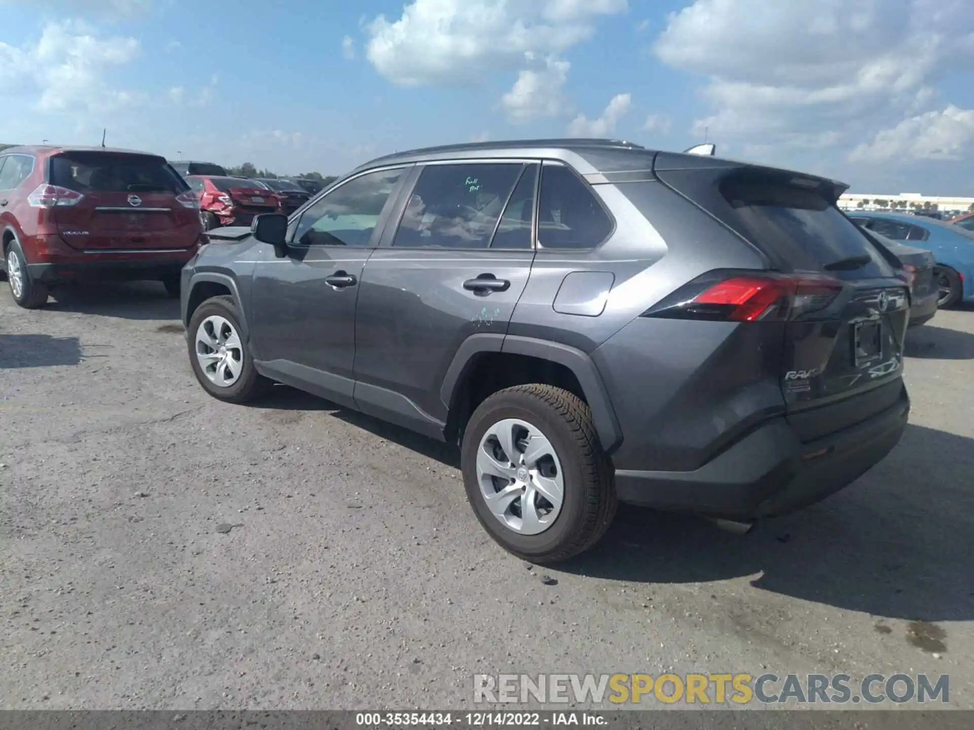 3 Photograph of a damaged car 2T3H1RFV2KC031600 TOYOTA RAV4 2019