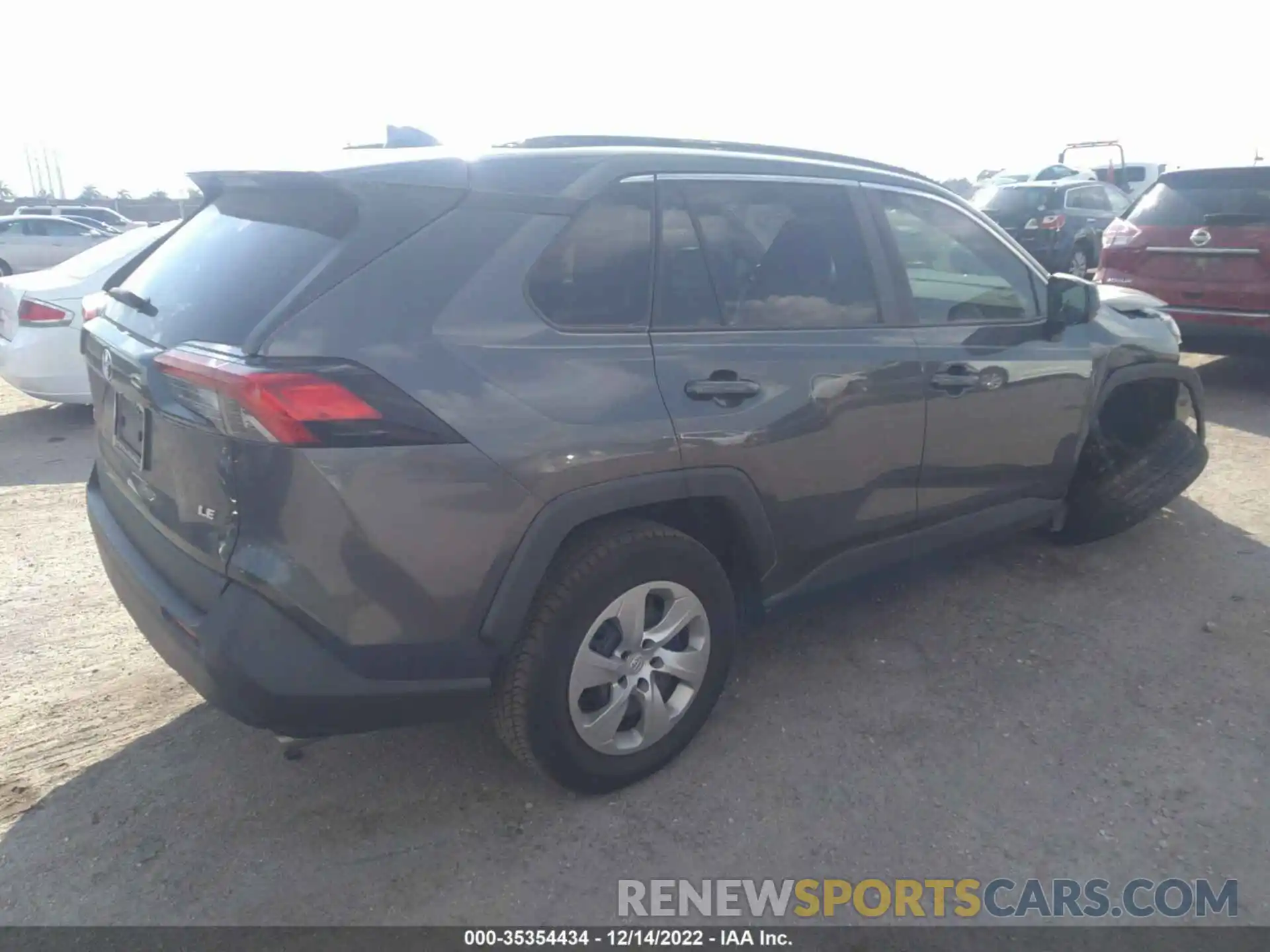 4 Photograph of a damaged car 2T3H1RFV2KC031600 TOYOTA RAV4 2019