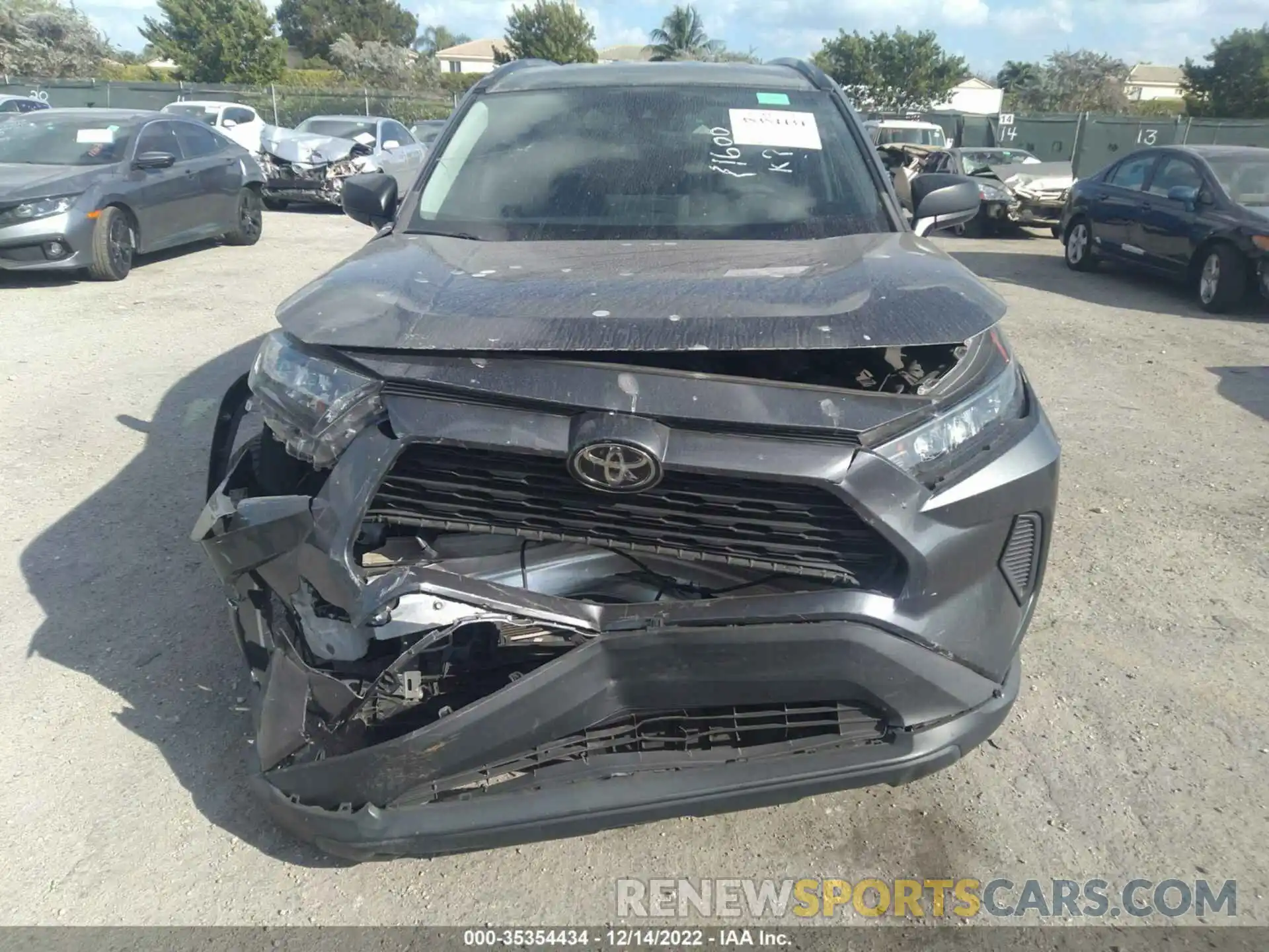 6 Photograph of a damaged car 2T3H1RFV2KC031600 TOYOTA RAV4 2019