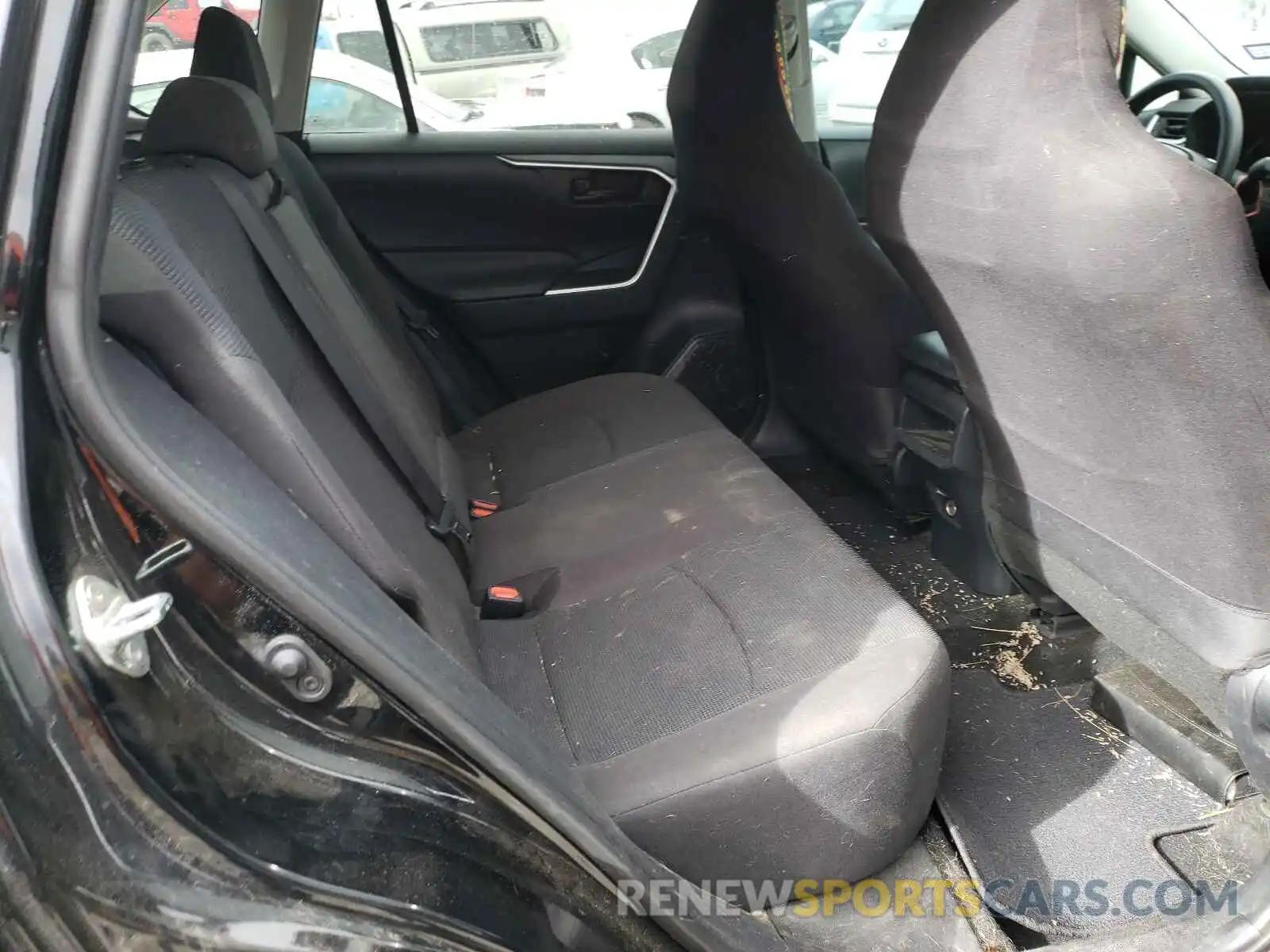 6 Photograph of a damaged car 2T3H1RFV2KW006078 TOYOTA RAV4 2019