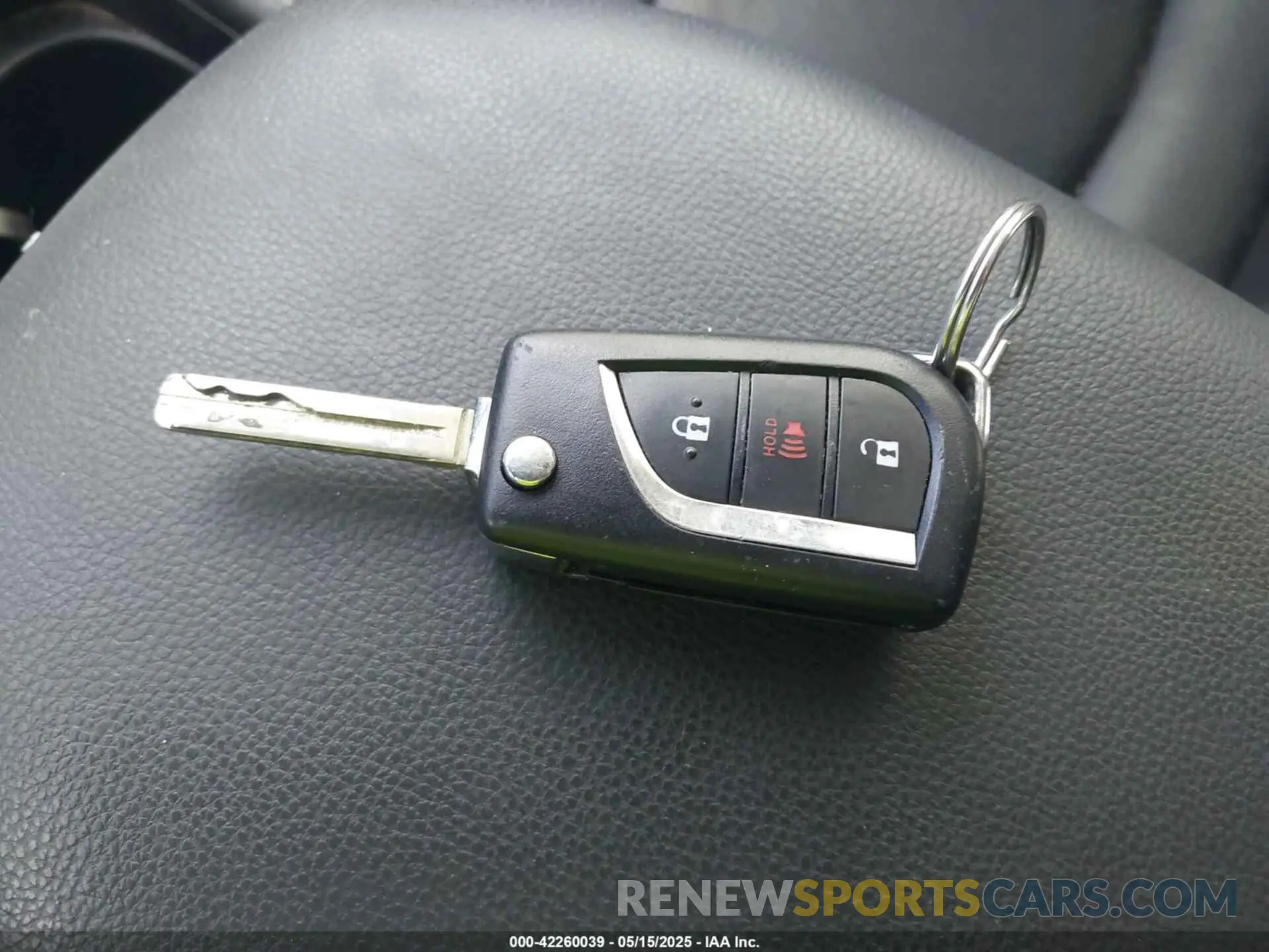 11 Photograph of a damaged car 2T3H1RFV2KW010373 TOYOTA RAV4 2019