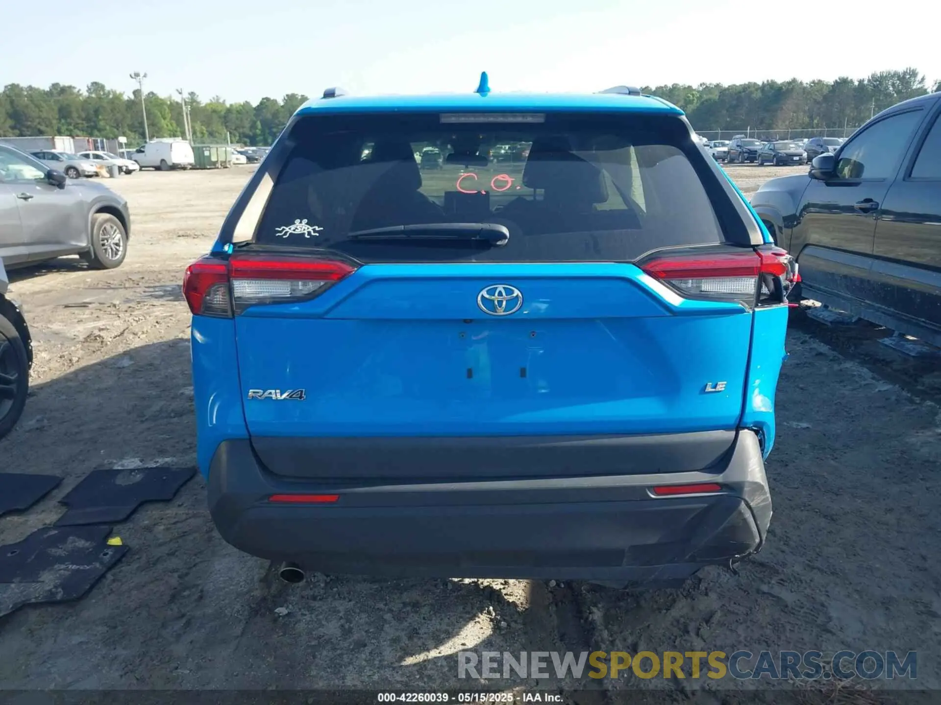 16 Photograph of a damaged car 2T3H1RFV2KW010373 TOYOTA RAV4 2019