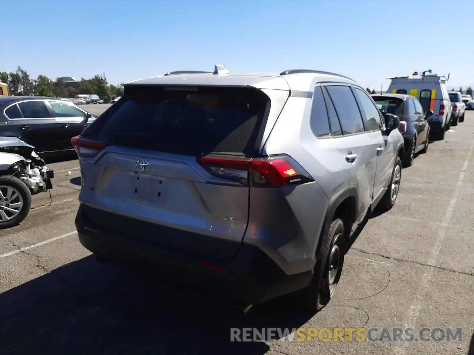 4 Photograph of a damaged car 2T3H1RFV2KW014343 TOYOTA RAV4 2019