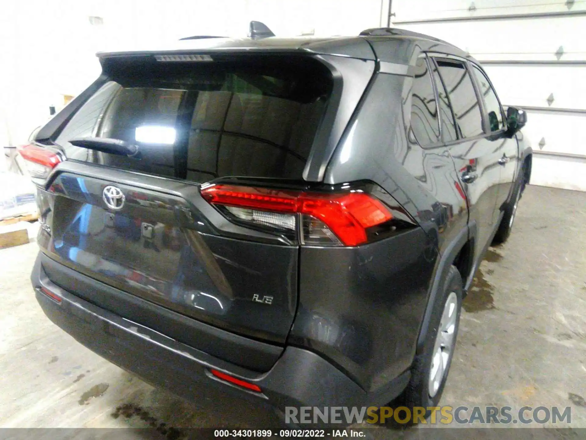 4 Photograph of a damaged car 2T3H1RFV2KW021521 TOYOTA RAV4 2019