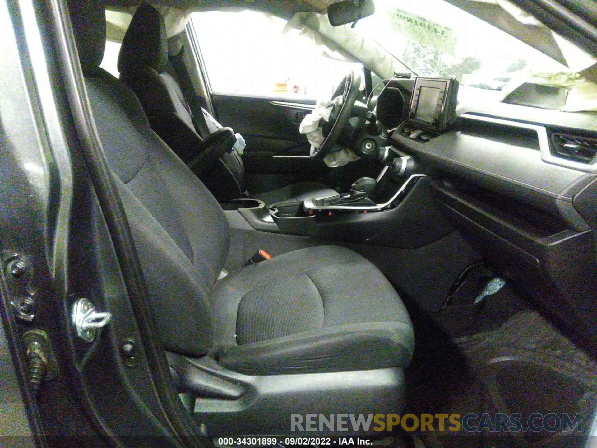 5 Photograph of a damaged car 2T3H1RFV2KW021521 TOYOTA RAV4 2019