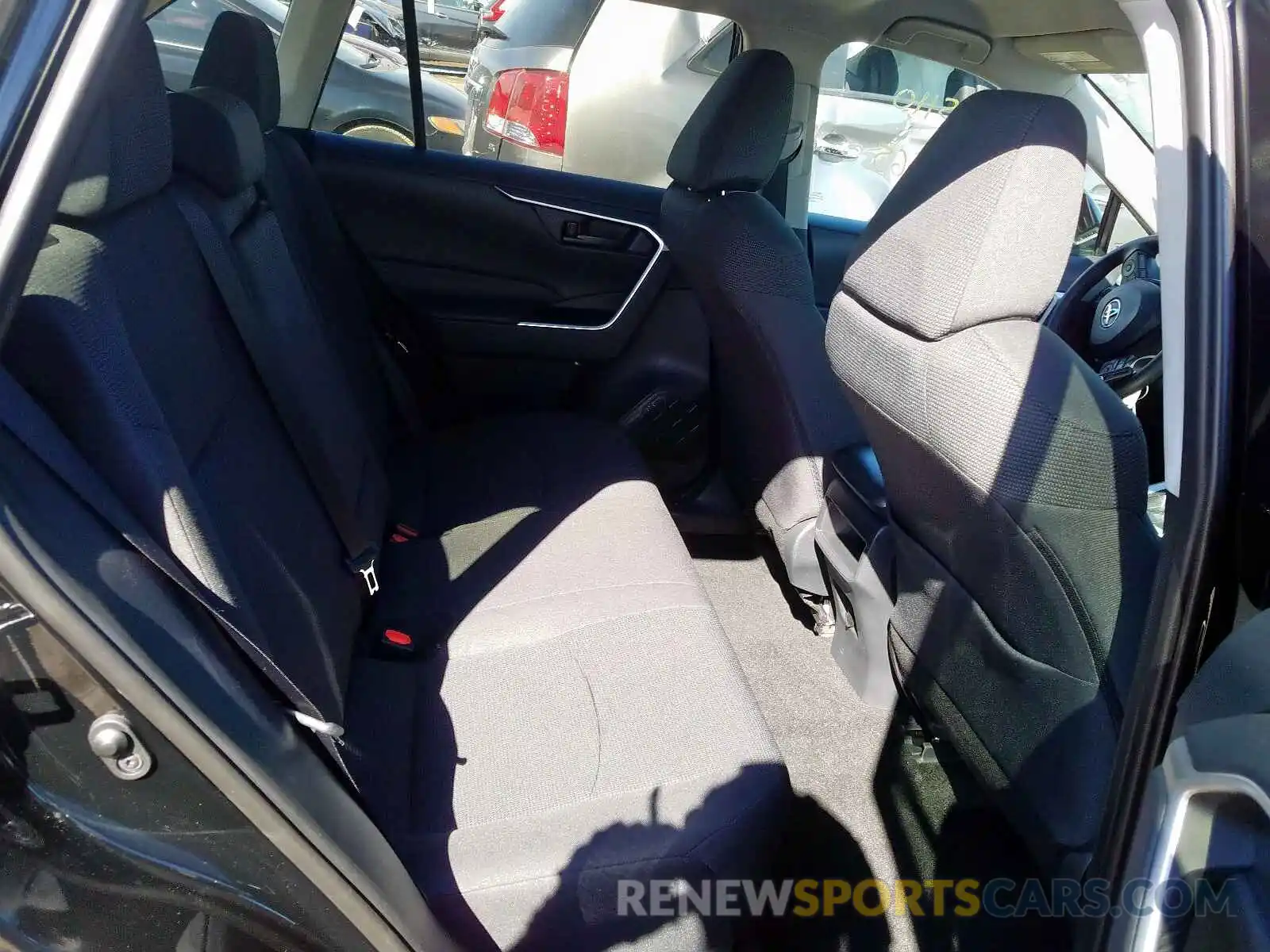 6 Photograph of a damaged car 2T3H1RFV2KW033782 TOYOTA RAV4 2019