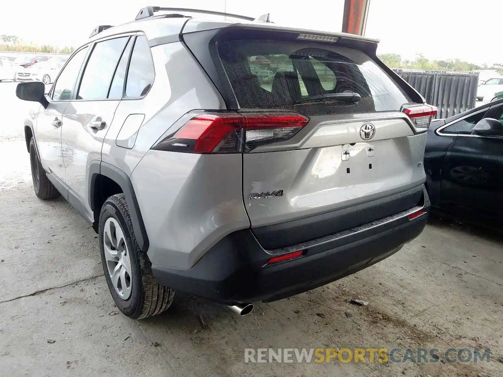 3 Photograph of a damaged car 2T3H1RFV2KW040117 TOYOTA RAV4 2019