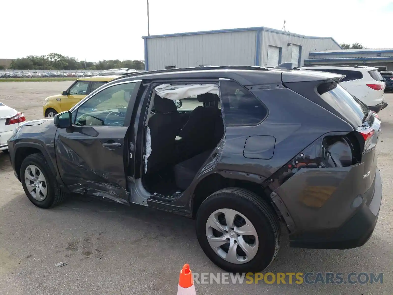 9 Photograph of a damaged car 2T3H1RFV2KW040487 TOYOTA RAV4 2019