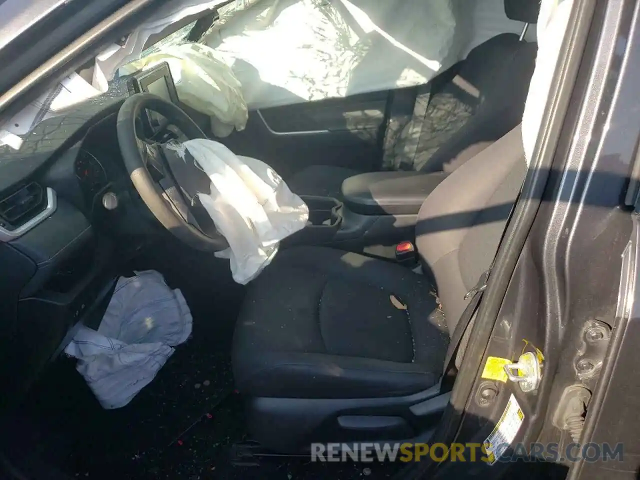 7 Photograph of a damaged car 2T3H1RFV2KW040537 TOYOTA RAV4 2019