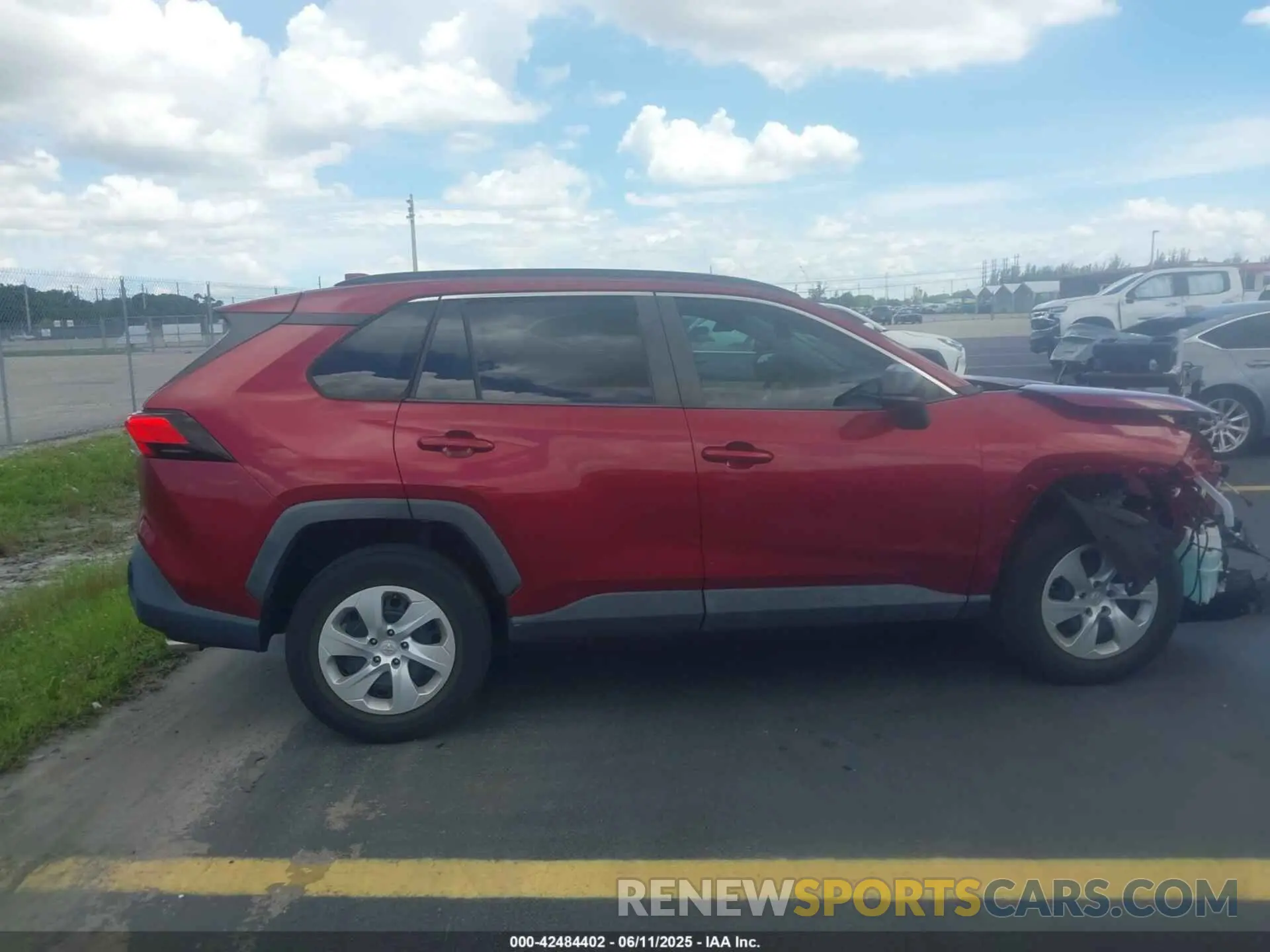 13 Photograph of a damaged car 2T3H1RFV2KW044121 TOYOTA RAV4 2019