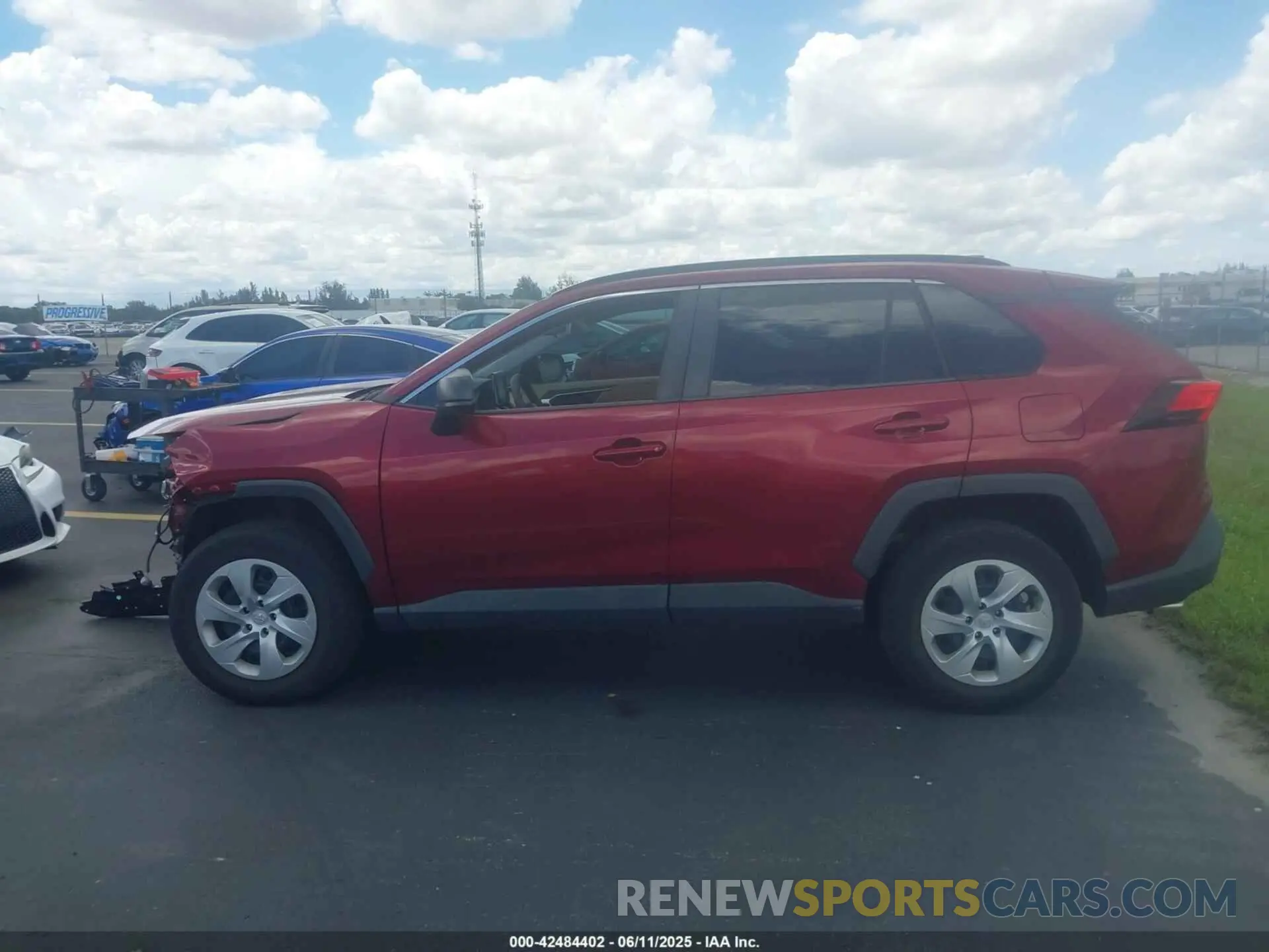 14 Photograph of a damaged car 2T3H1RFV2KW044121 TOYOTA RAV4 2019