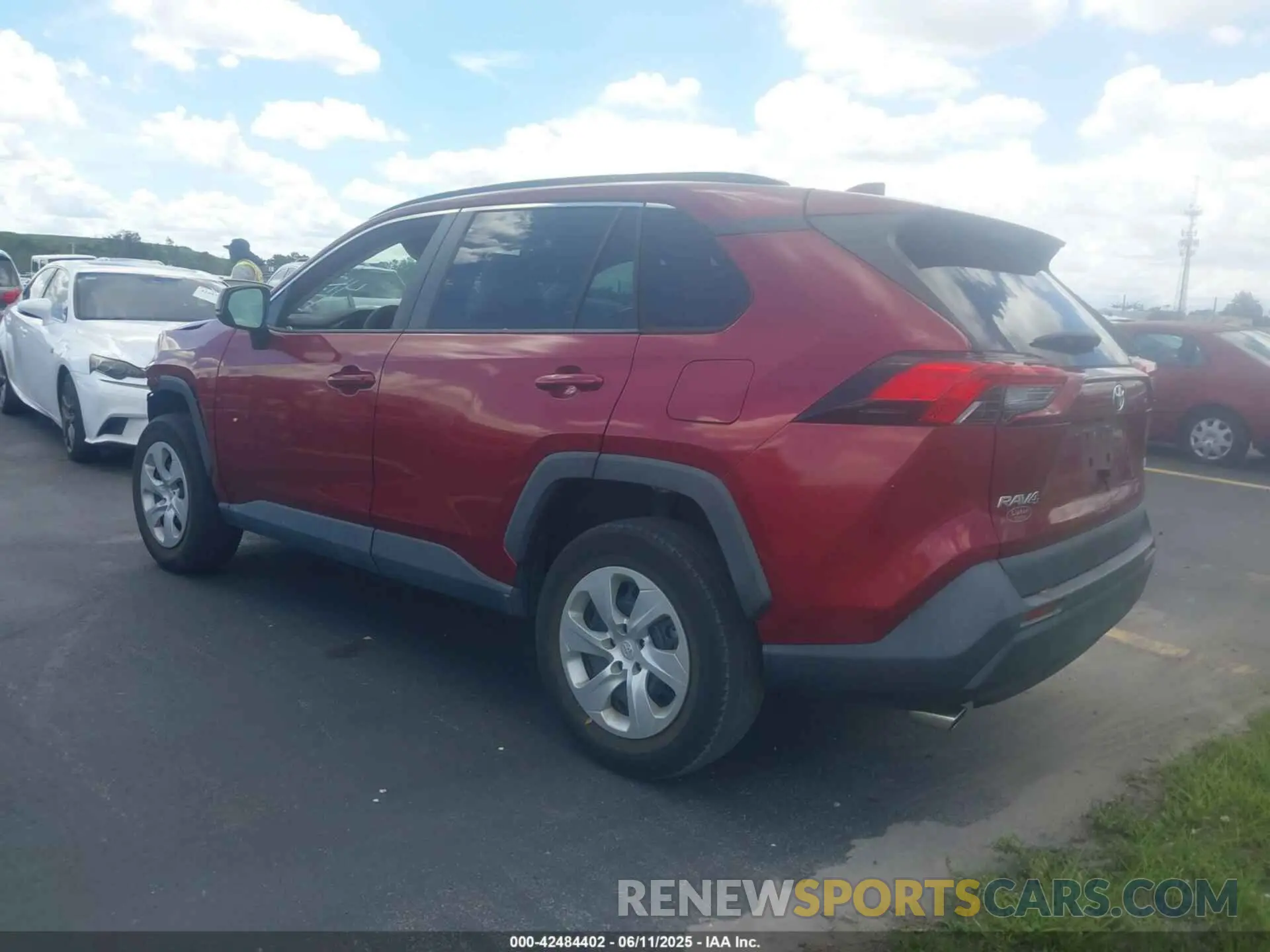 3 Photograph of a damaged car 2T3H1RFV2KW044121 TOYOTA RAV4 2019