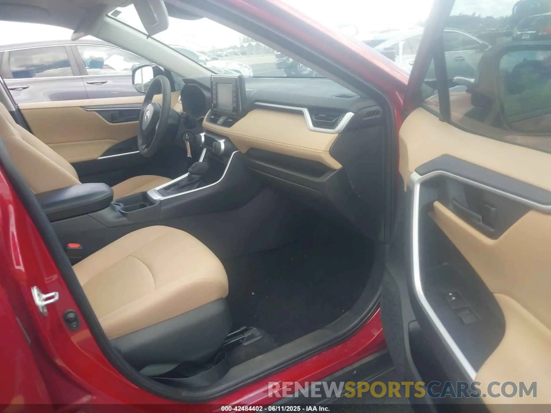 5 Photograph of a damaged car 2T3H1RFV2KW044121 TOYOTA RAV4 2019