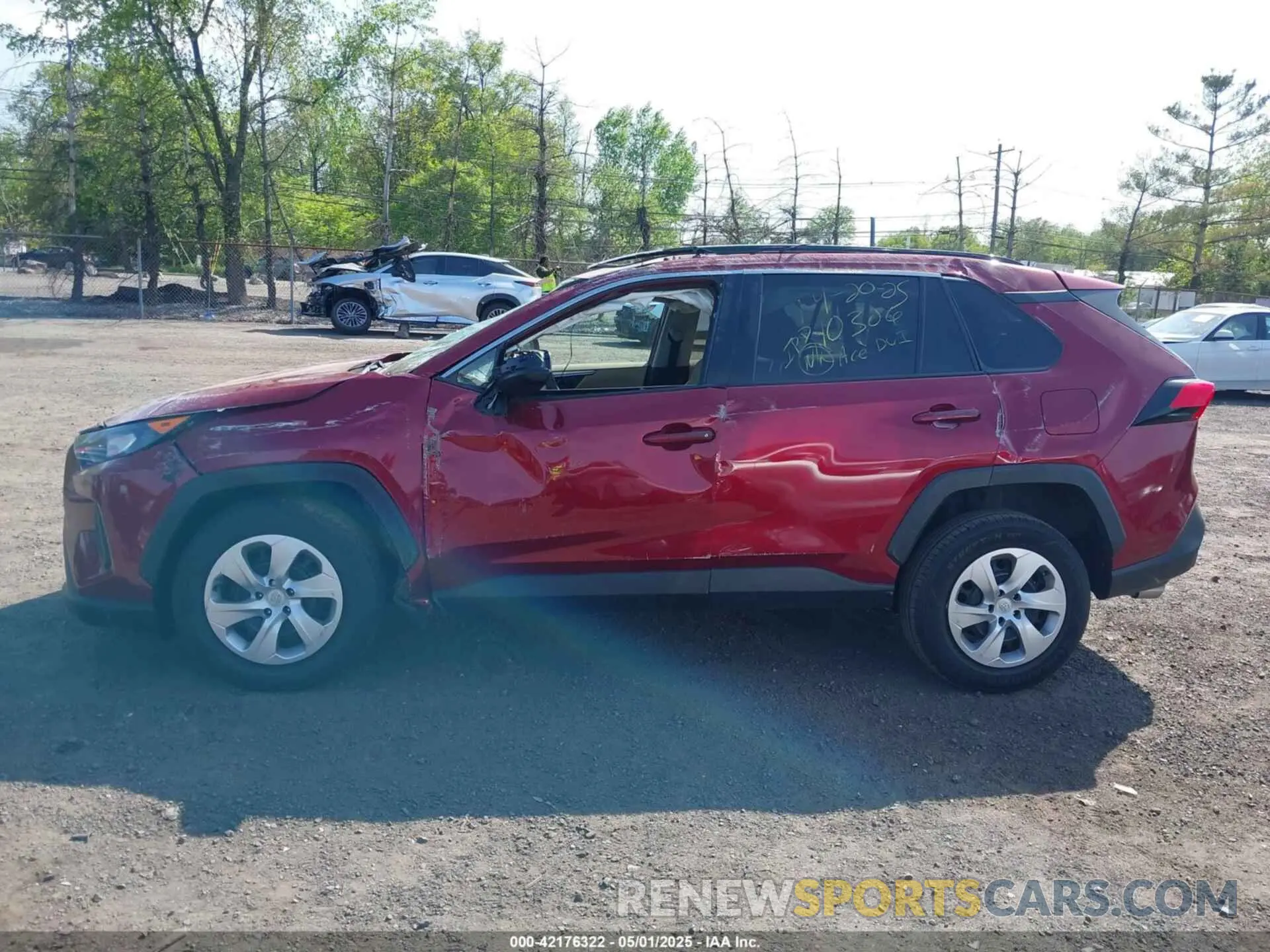 13 Photograph of a damaged car 2T3H1RFV2KW047665 TOYOTA RAV4 2019