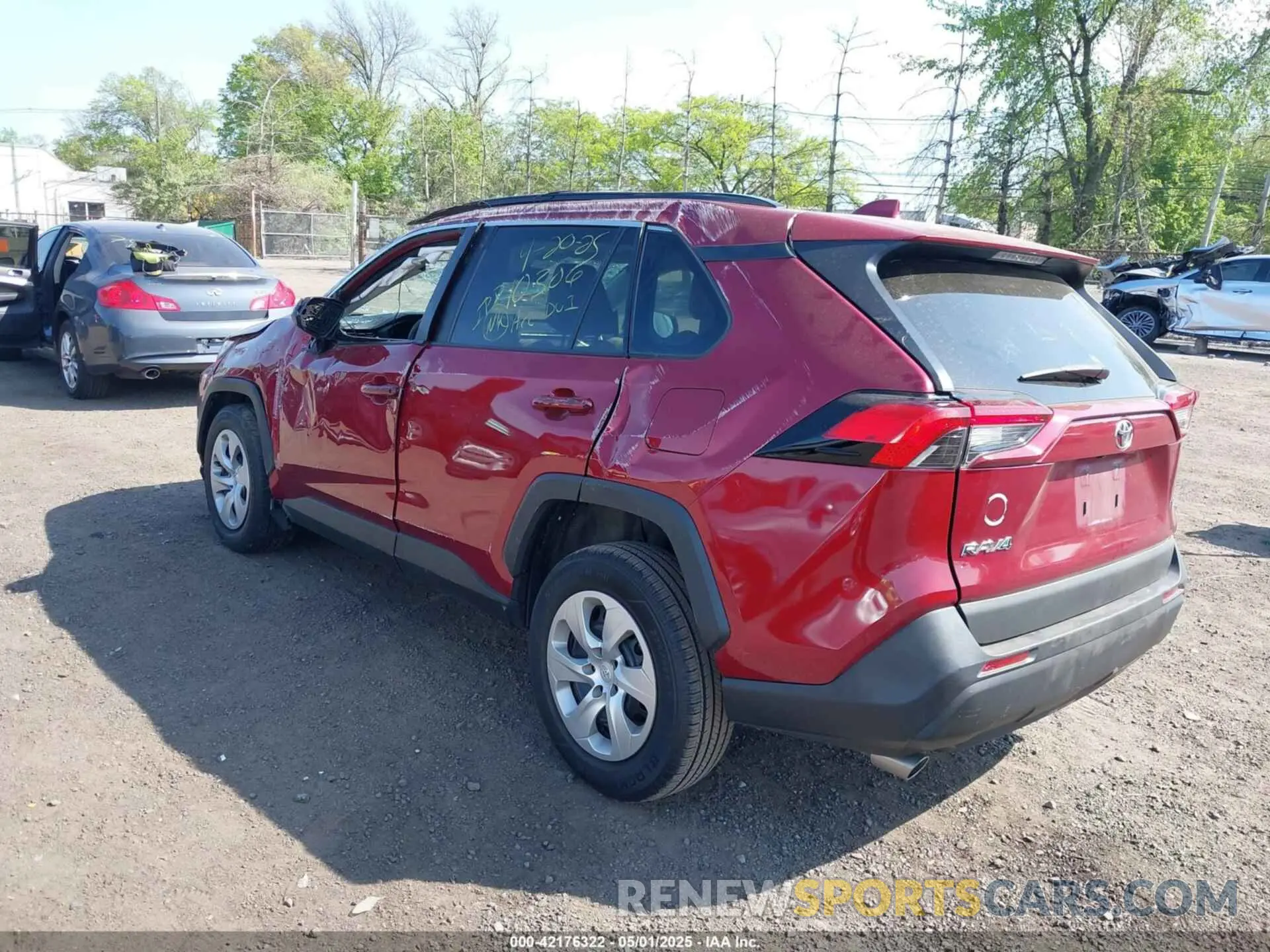 3 Photograph of a damaged car 2T3H1RFV2KW047665 TOYOTA RAV4 2019